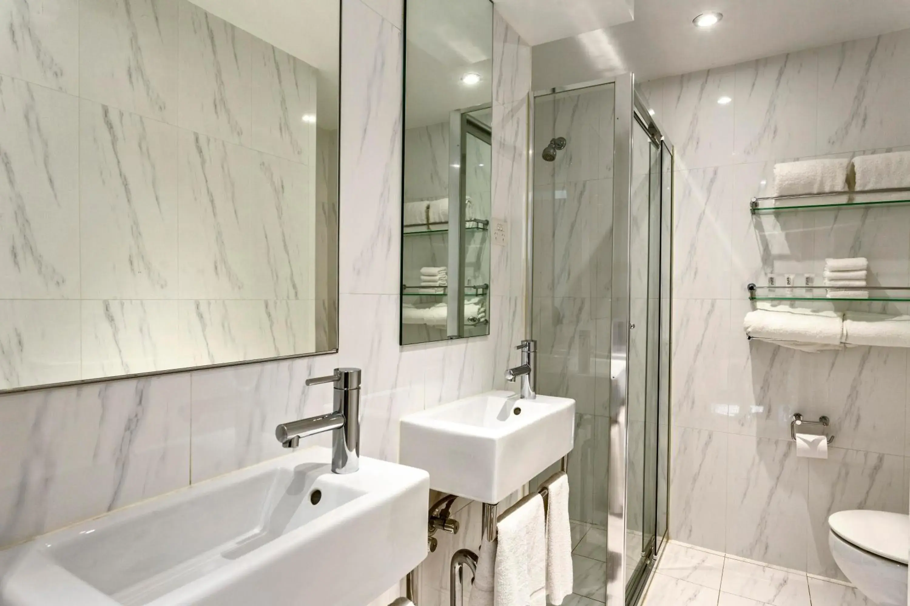 Bathroom in Sydney Potts Point Central Apartment Hotel