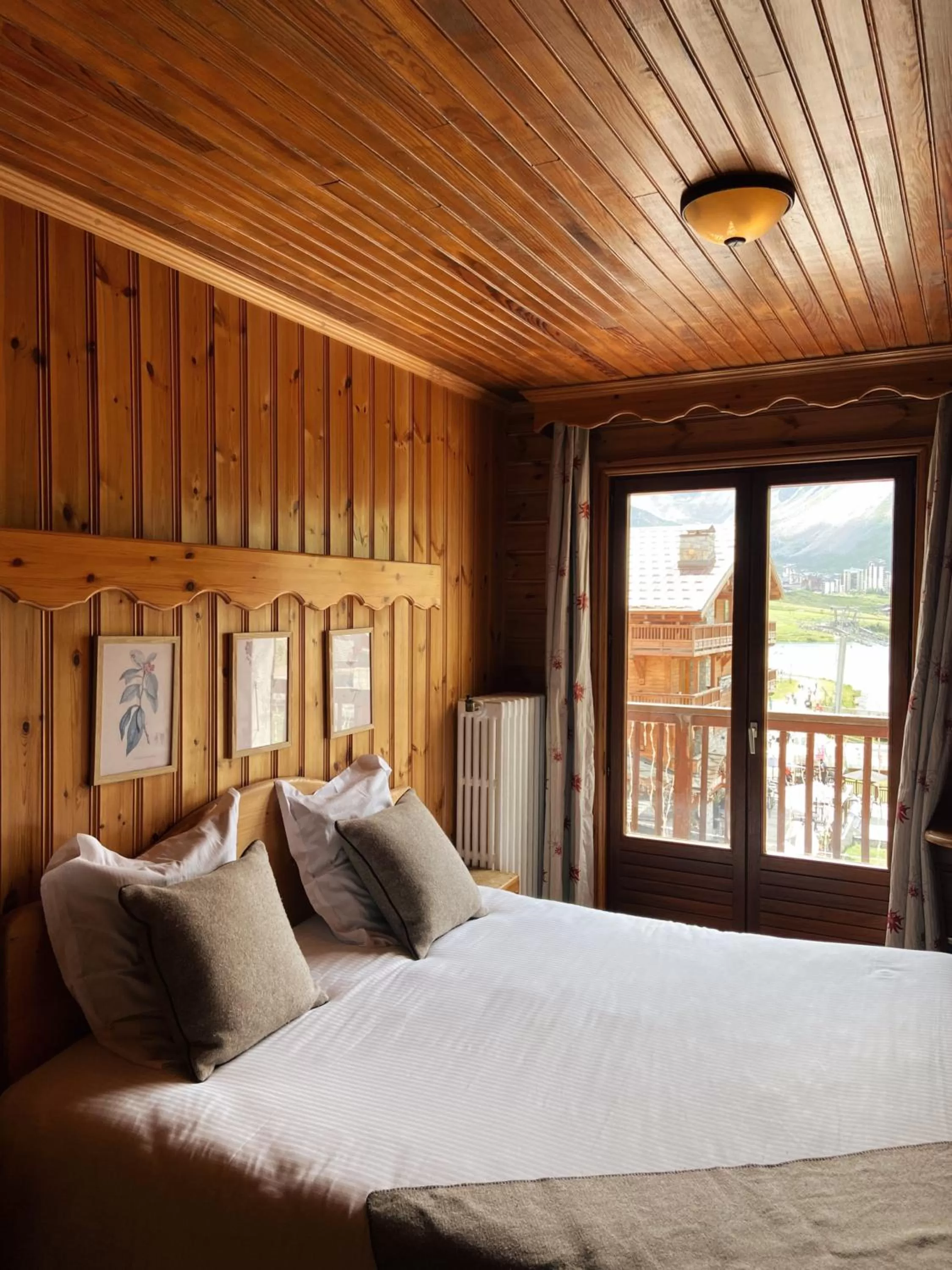 Bedroom, Bed in Hôtel L'Arbina