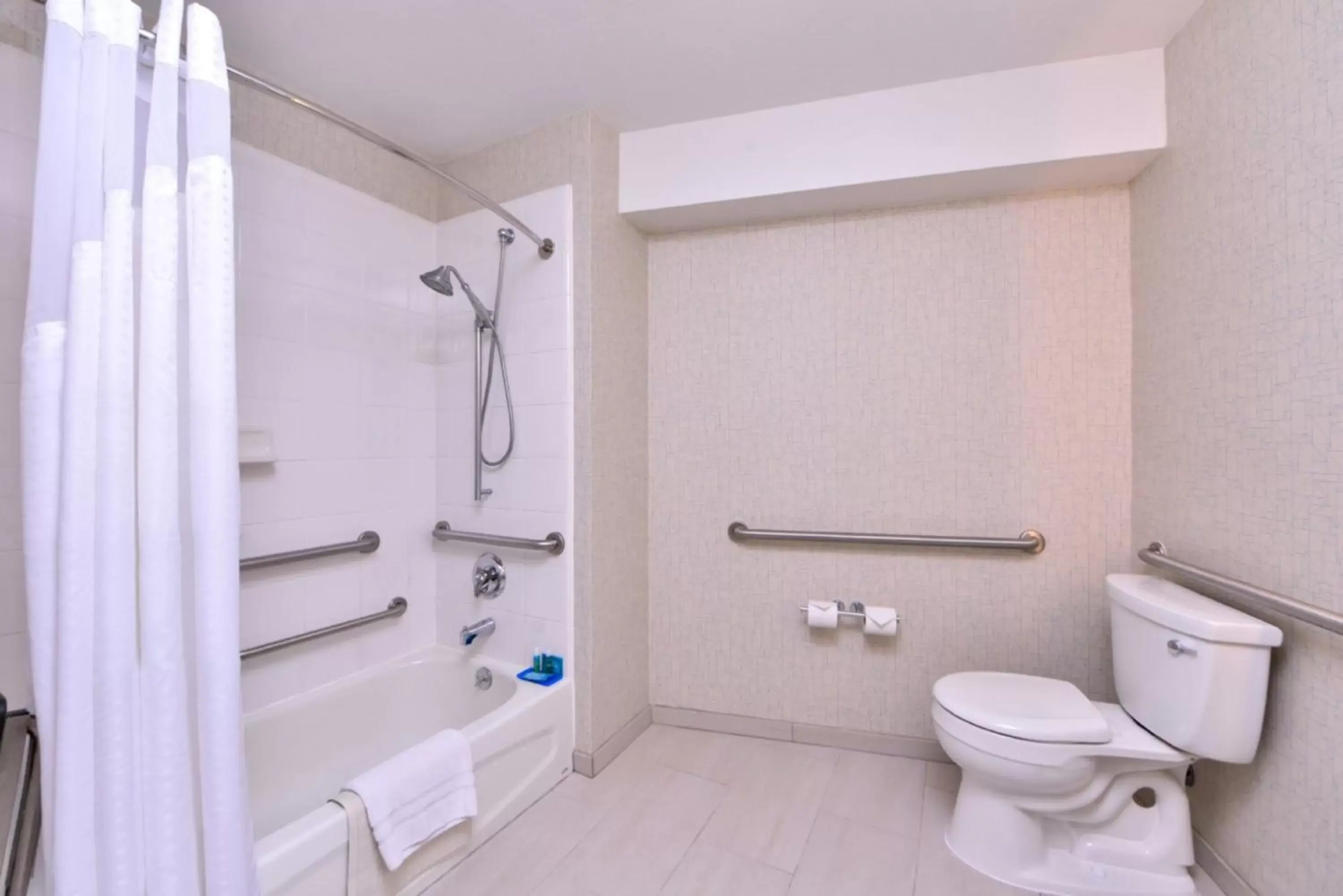 Photo of the whole room, Bathroom in Holiday Inn Express Walnut Creek, an IHG Hotel