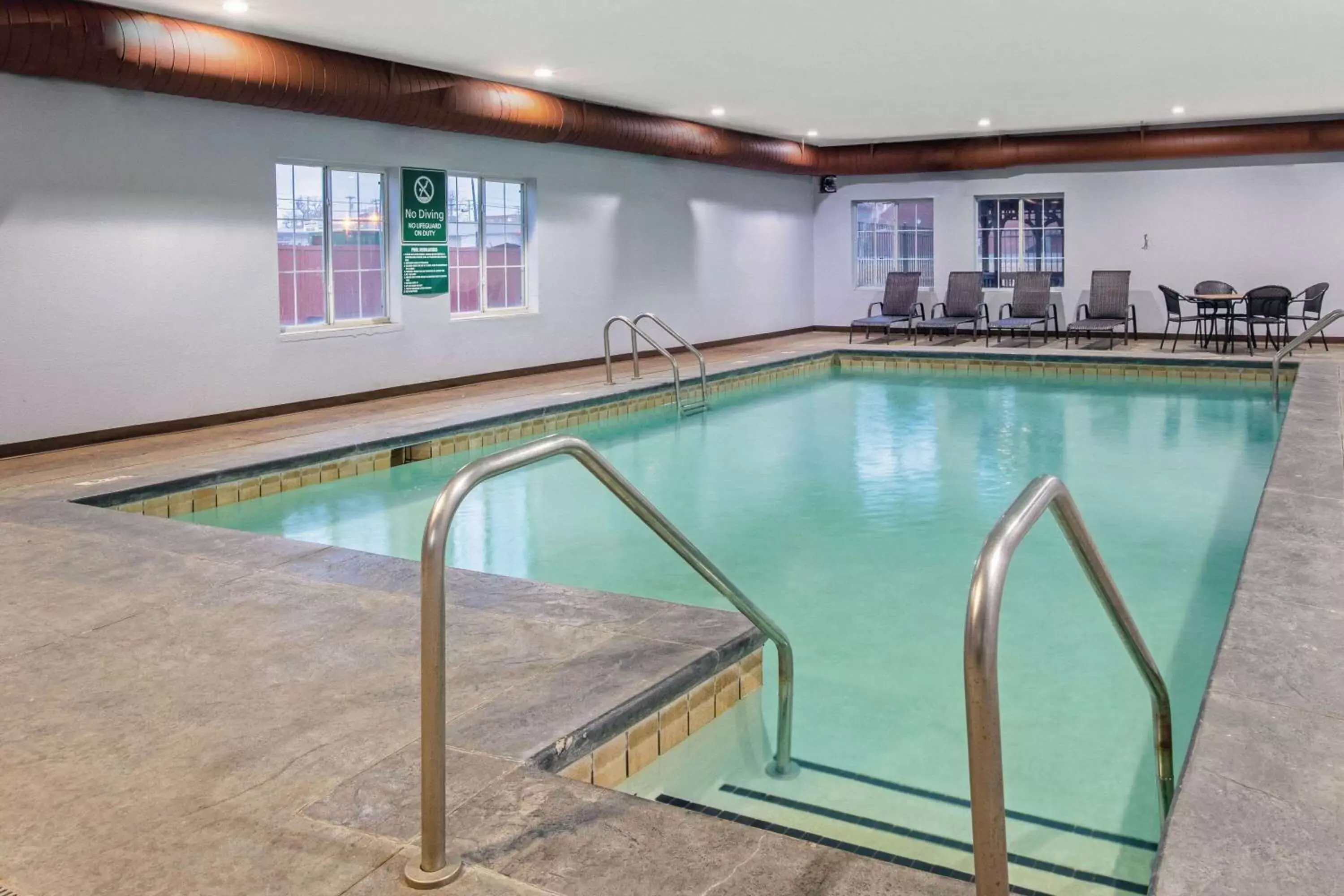 Pool view, Swimming Pool in La Quinta by Wyndham Tulsa Airport / Expo Square