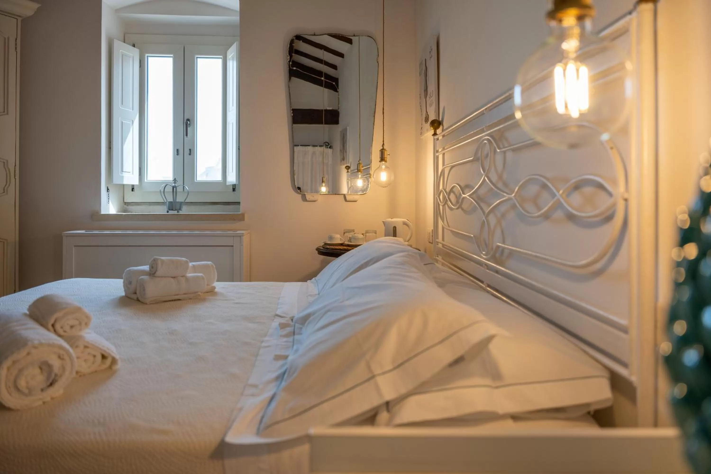 Photo of the whole room, Bed in Palazzo De Mori