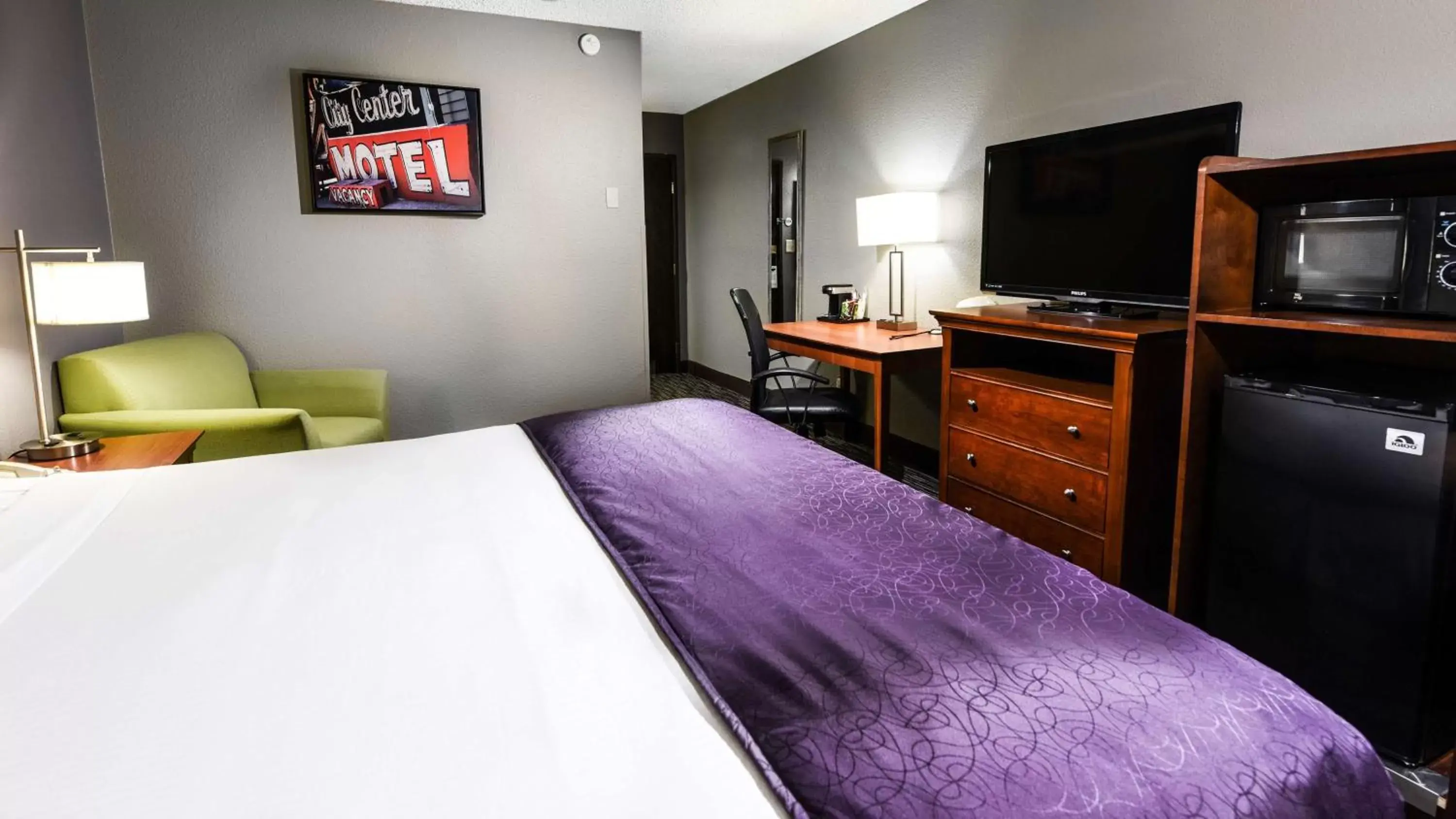 Photo of the whole room, Bed in Best Western McCarran Inn