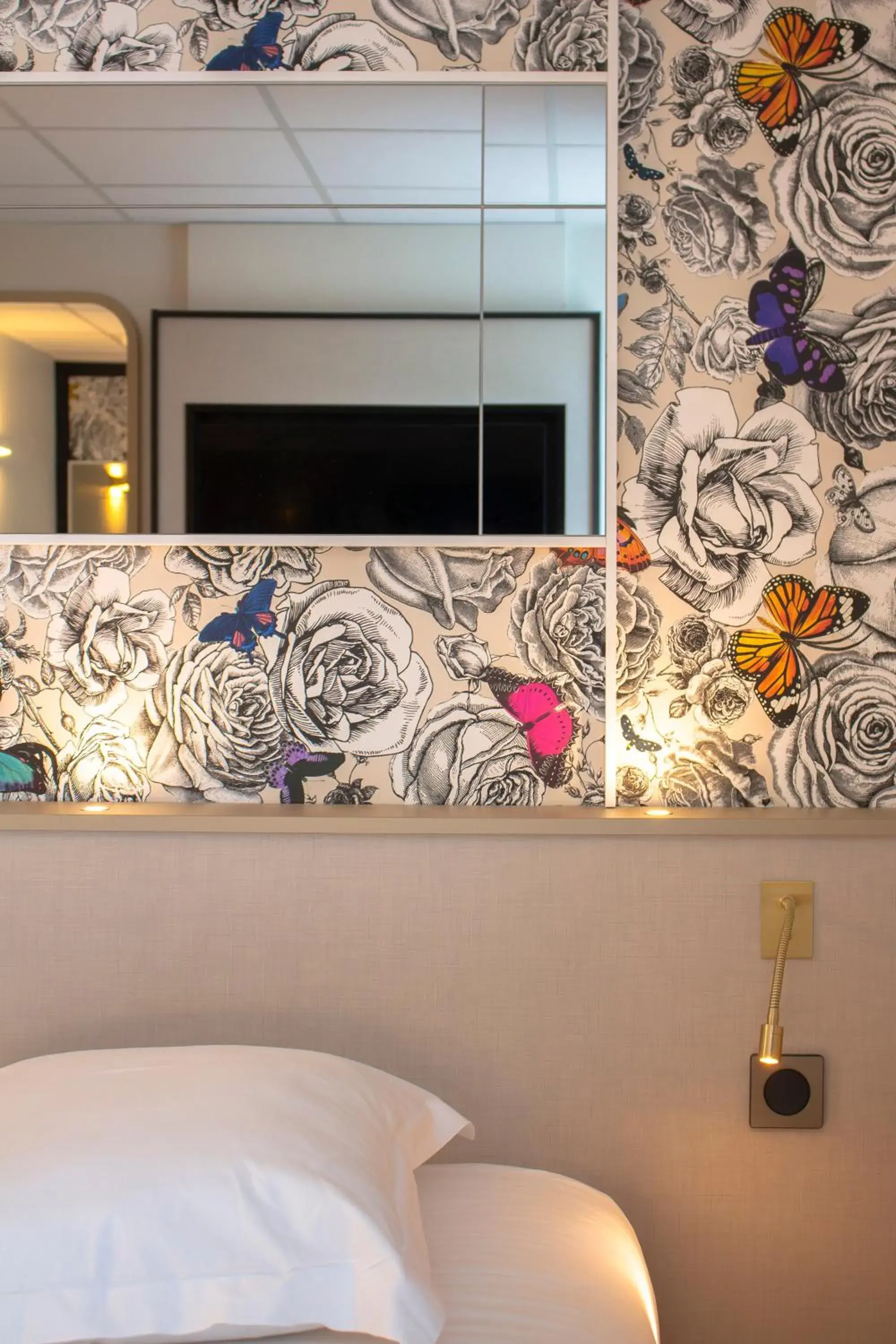 Bedroom, Bathroom in Brit Hotel Nantes La Beaujoire - L'Amandine