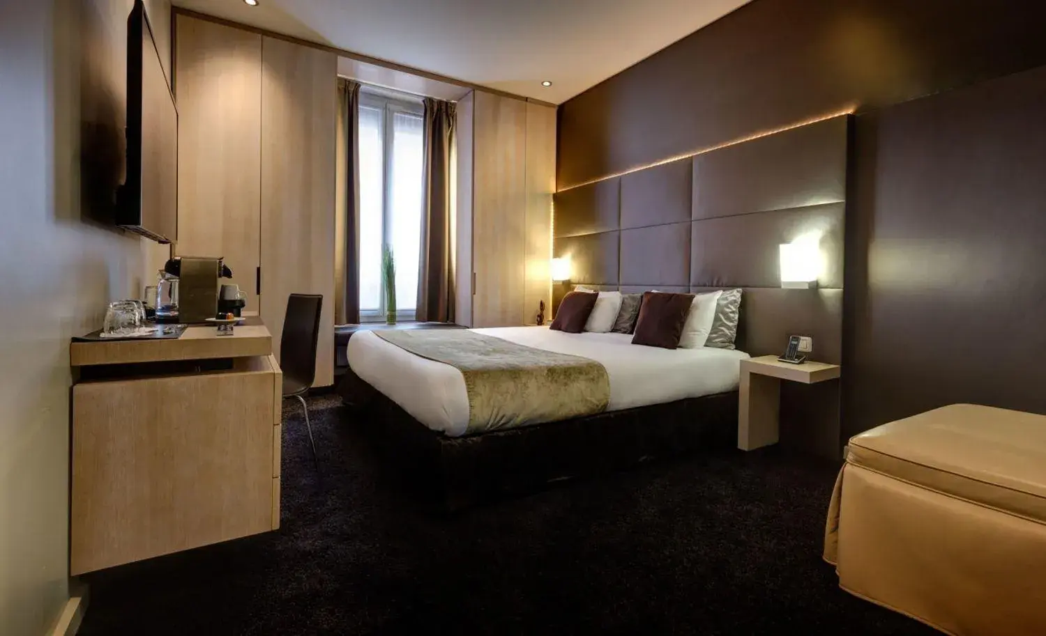 Bedroom, Bed in Hôtel Elixir