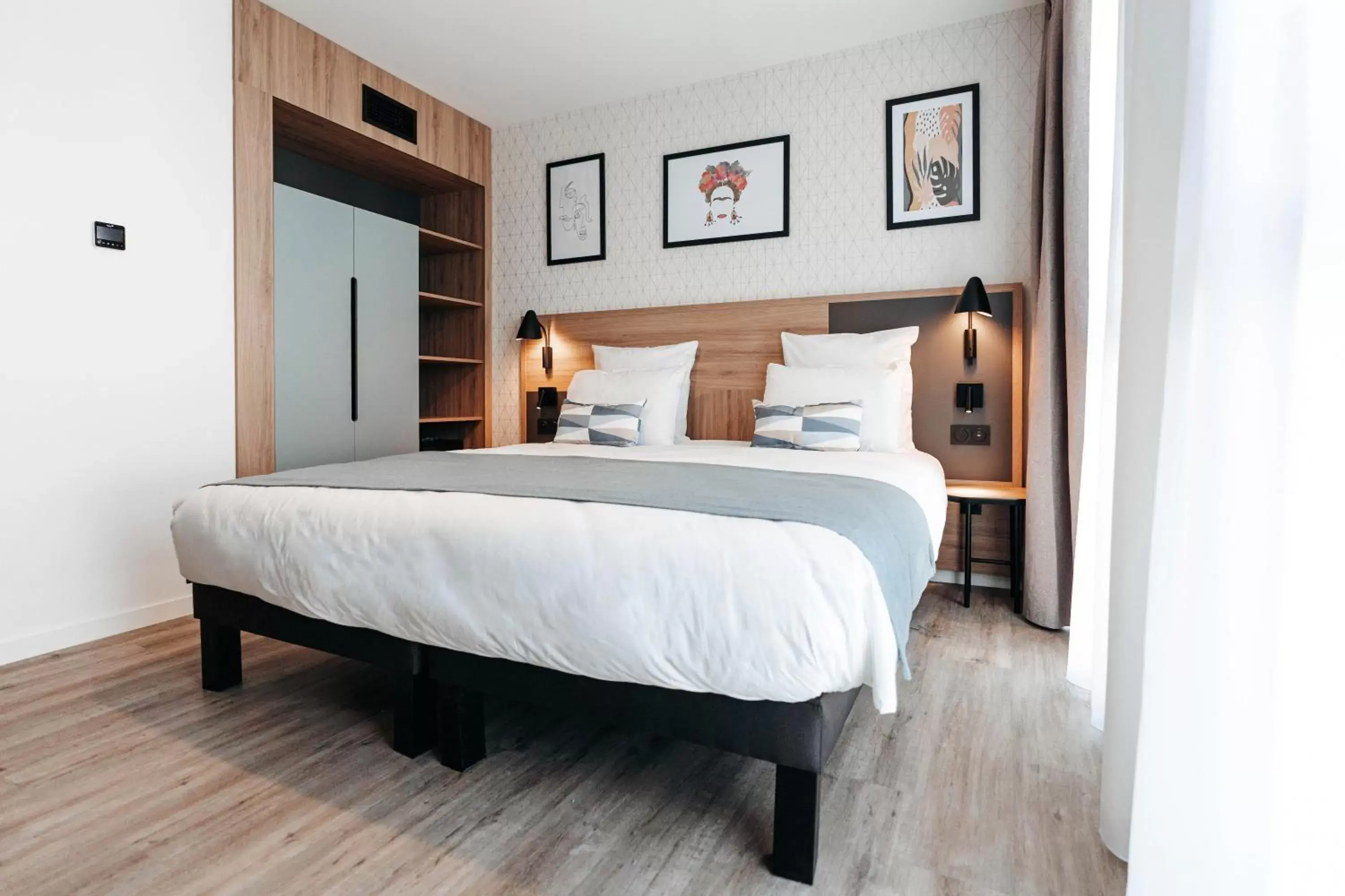 Bedroom, Bed in Appart'City Collection Saint Germain en Laye