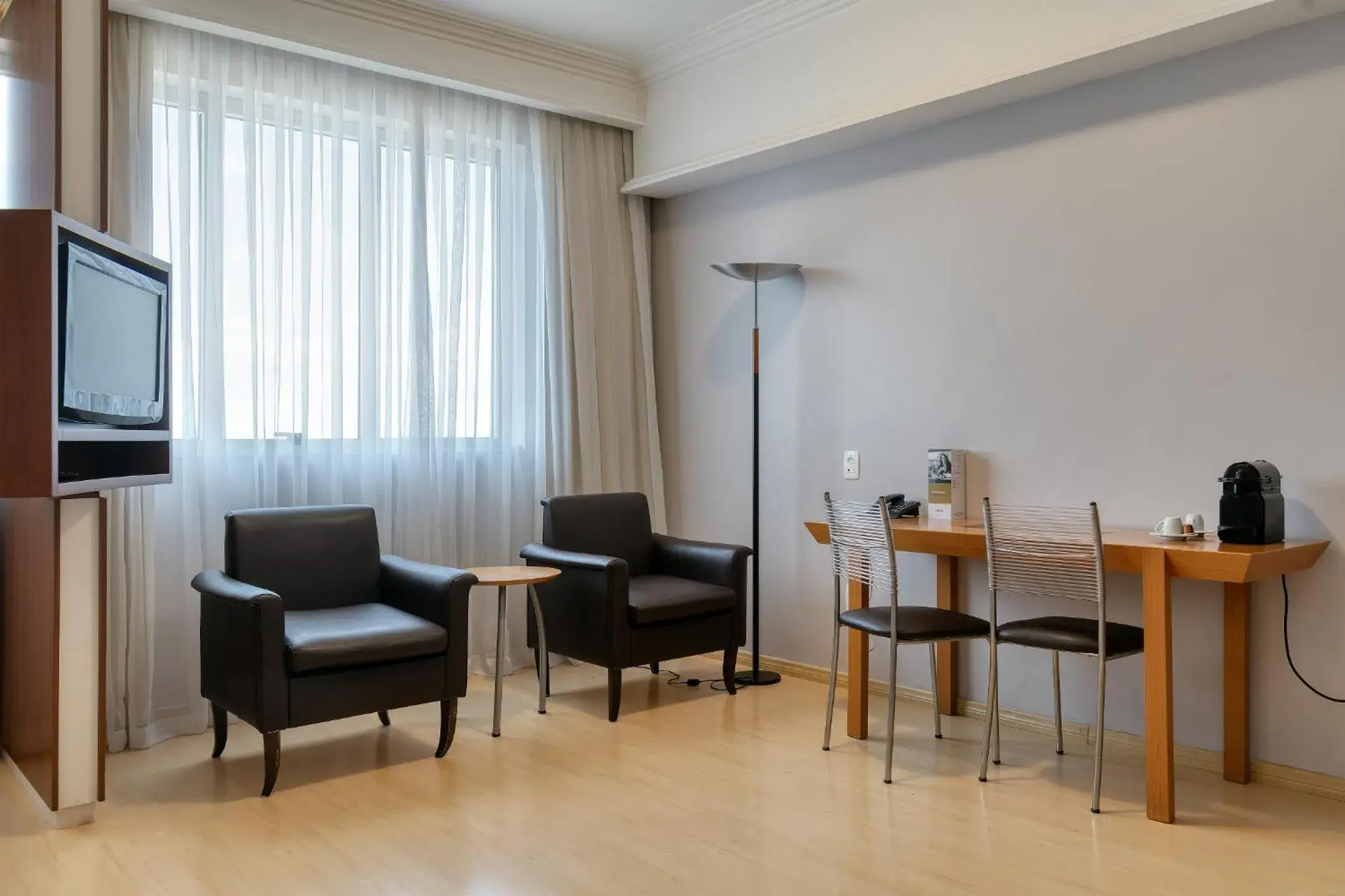 Living room, Seating Area in Mercure Belo Horizonte Savassi