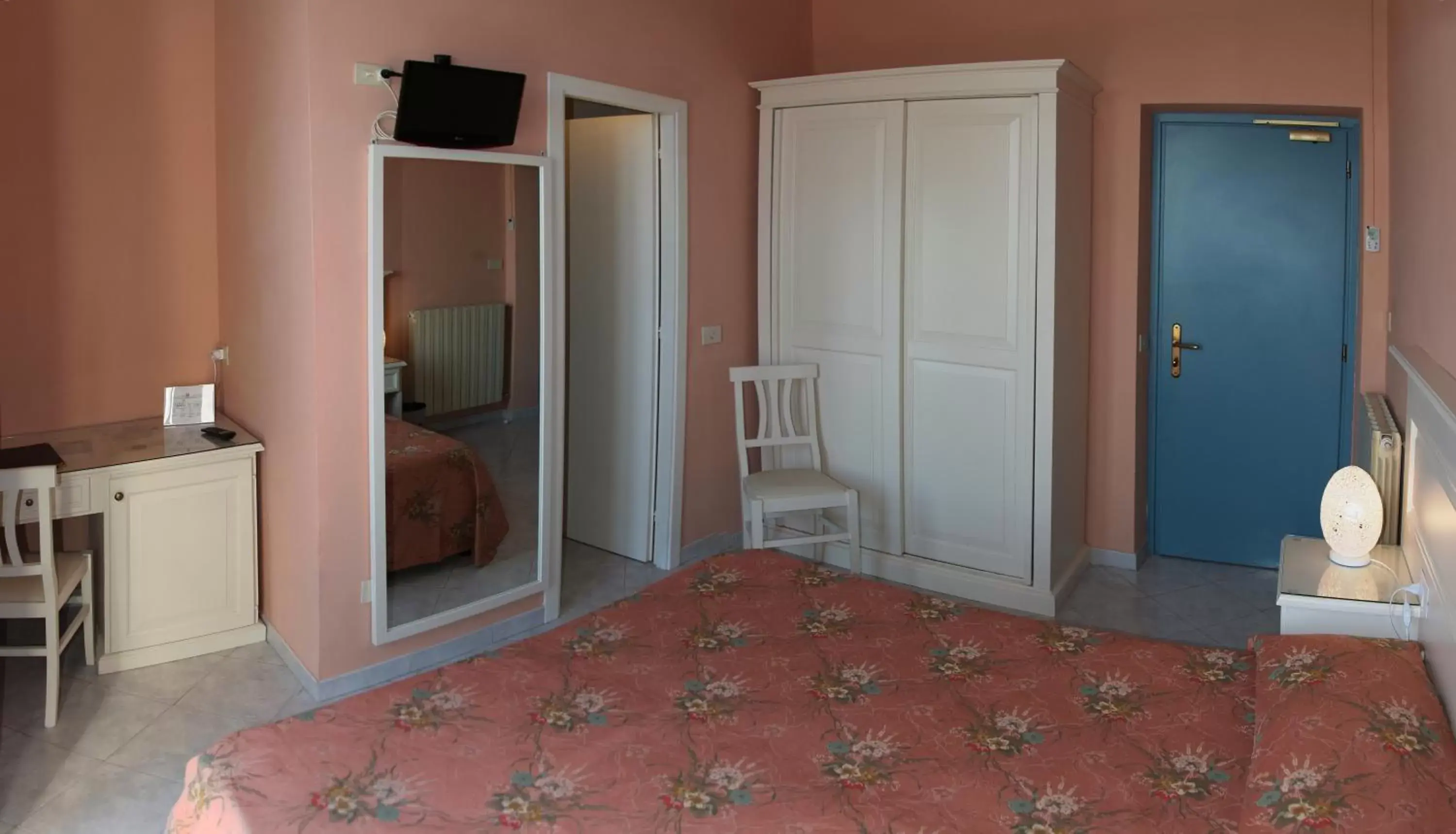 Bedroom, Bathroom in Hotel Villa Ombrosa