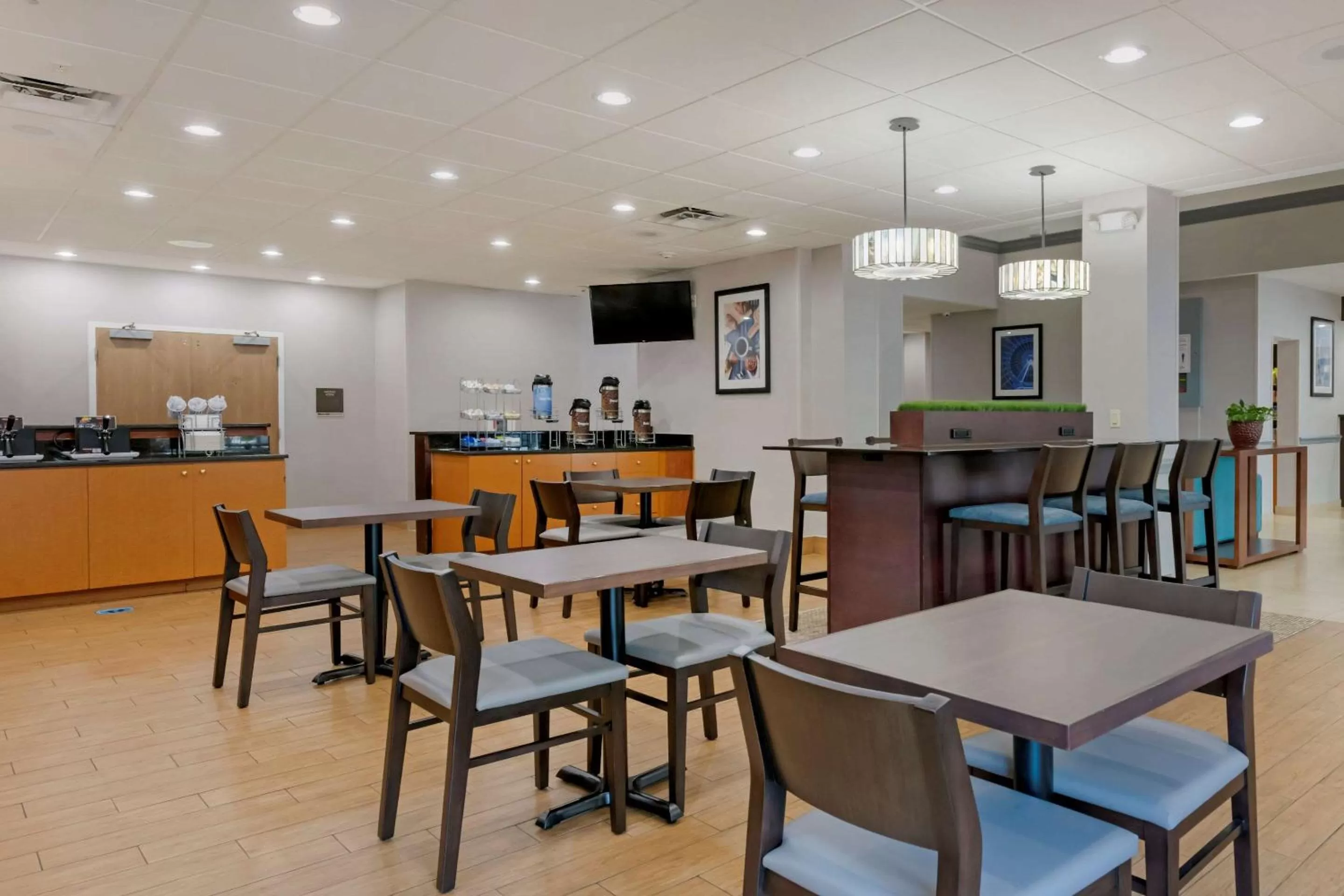 Restaurant/places to eat in Comfort Suites Near Universal Orlando Resort