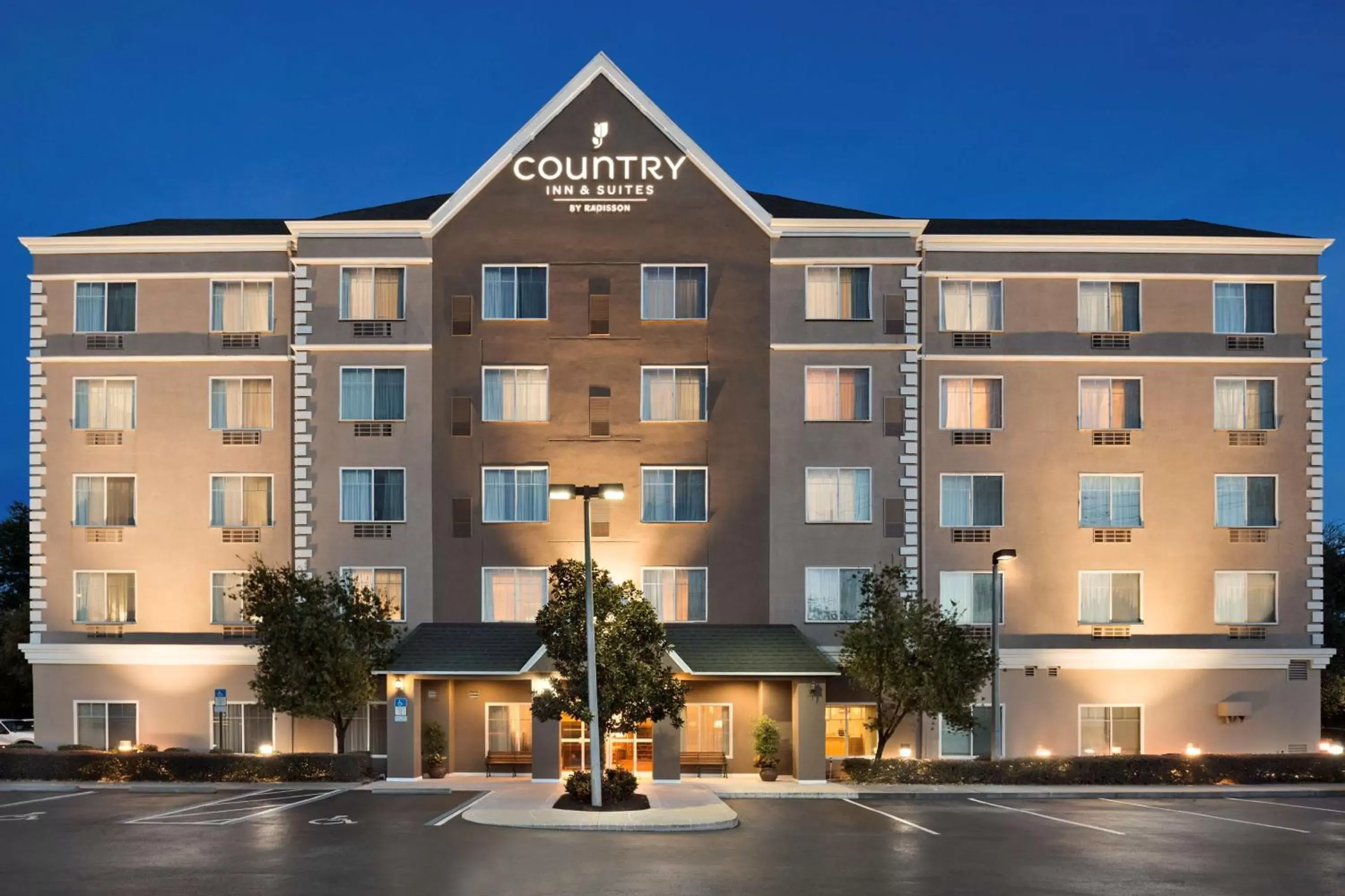 Property Building in Country Inn & Suites by Radisson, Ocala, FL