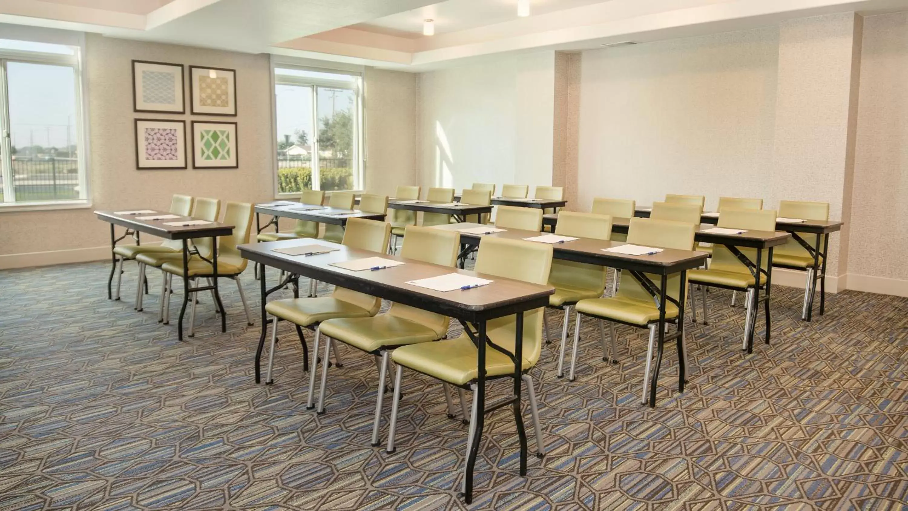 Meeting/conference room in Holiday Inn Express Porterville, an IHG Hotel