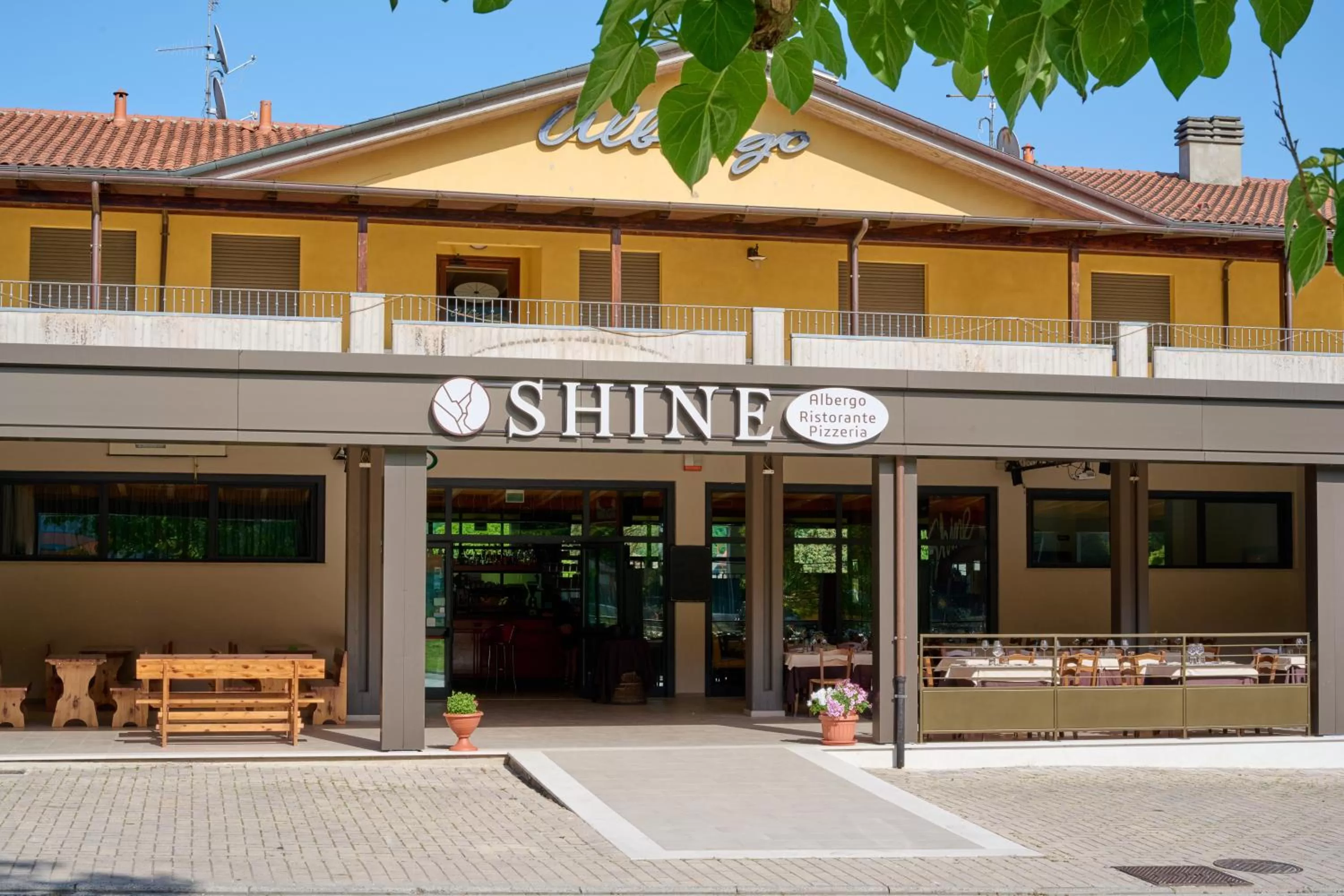 Property building in Albergo Shine