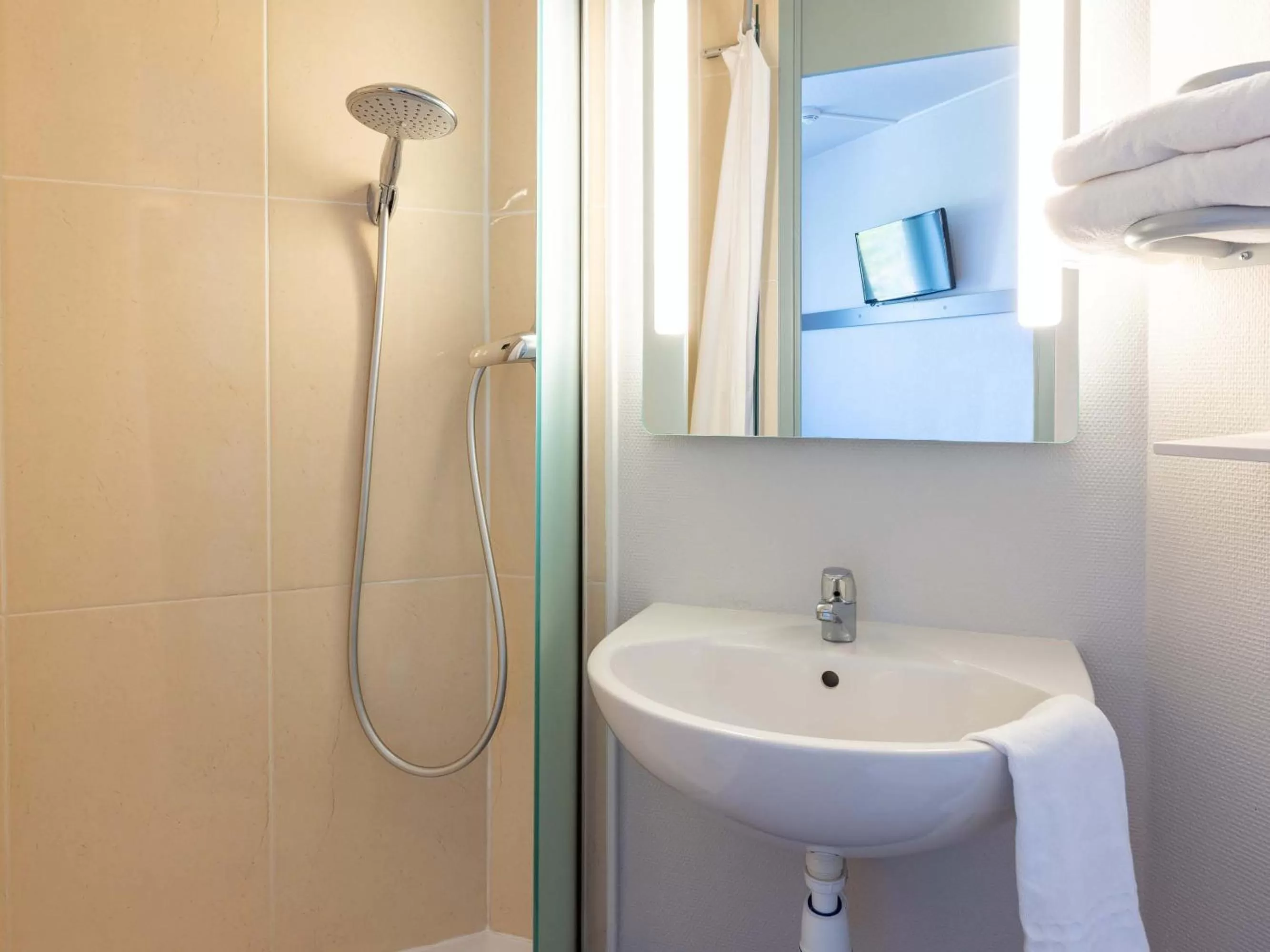 Bathroom in B&B HOTEL Rennes Est Cesson Sévigné