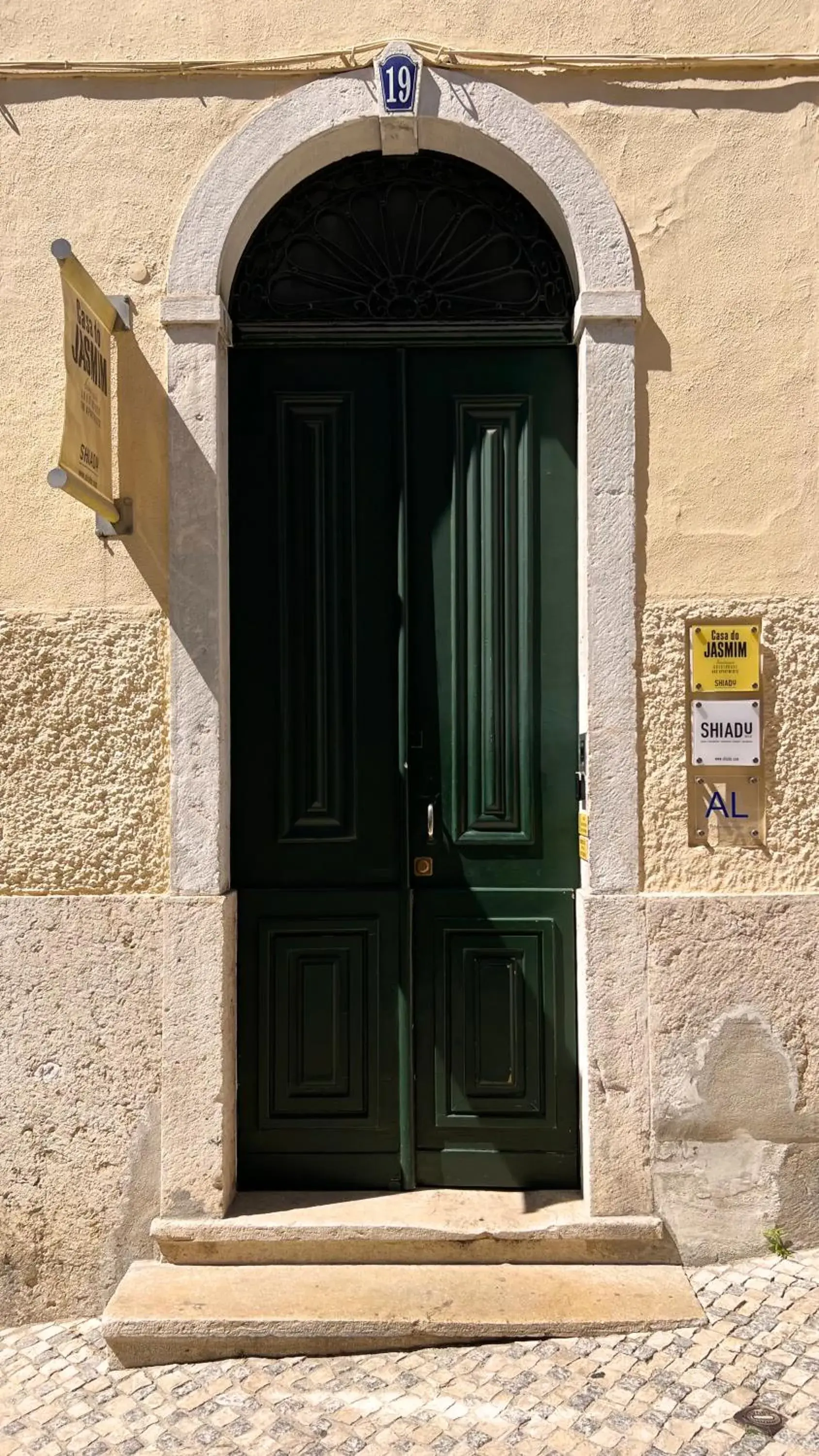 Facade/Entrance in Casa do Jasmim by Shiadu