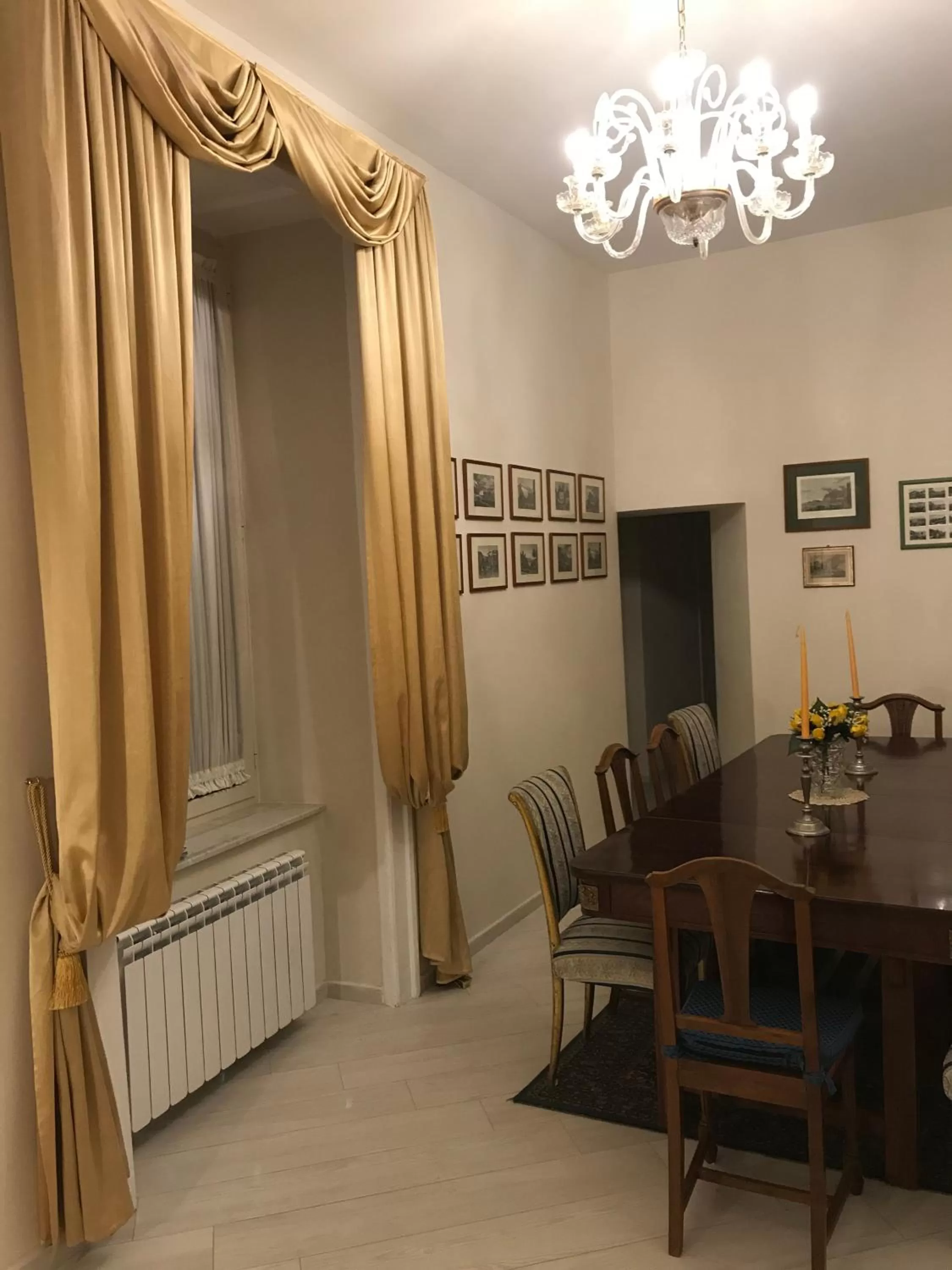 Communal lounge/ TV room in Domus Borbonica