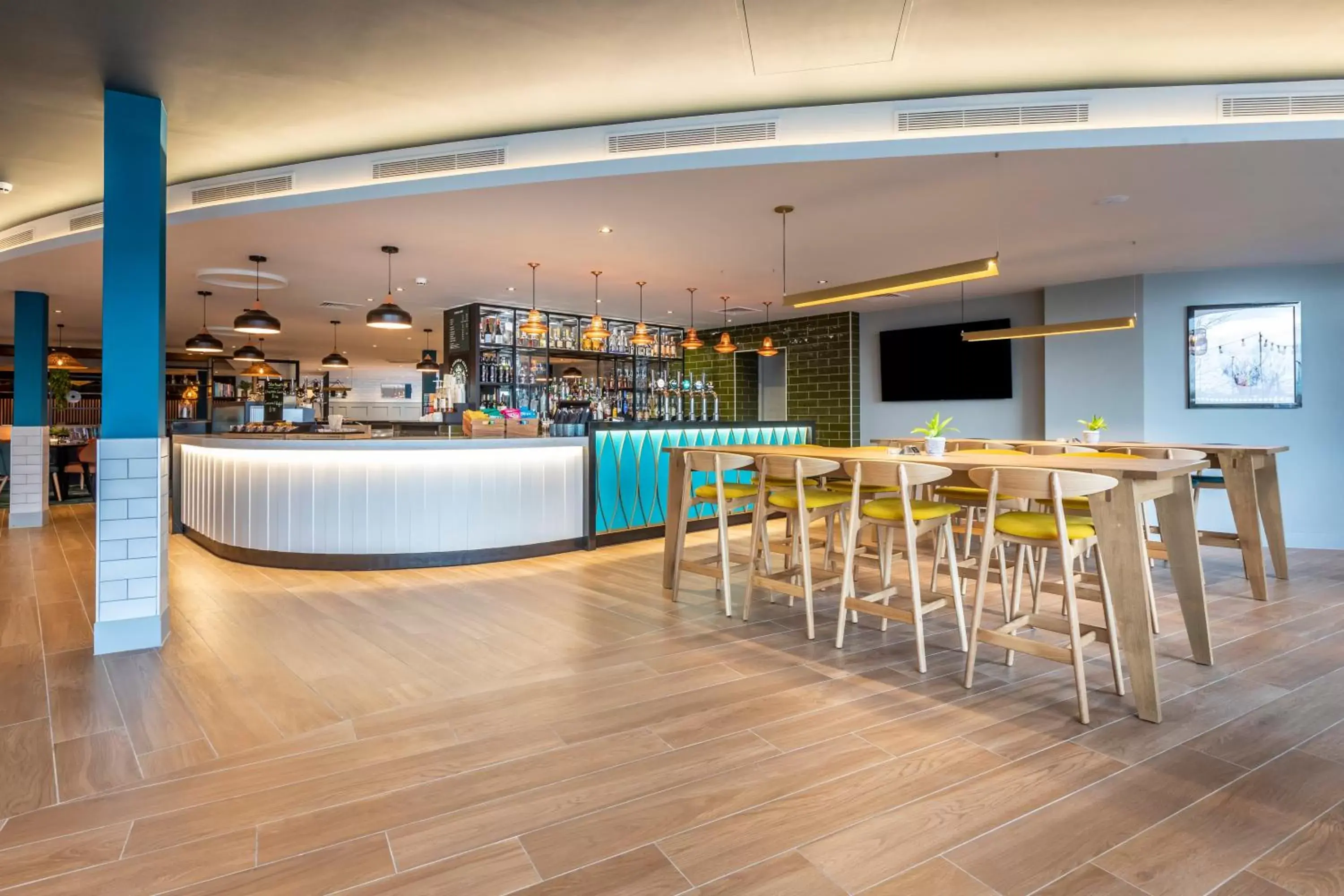 Lounge or bar in Holiday Inn Oxford, an IHG Hotel