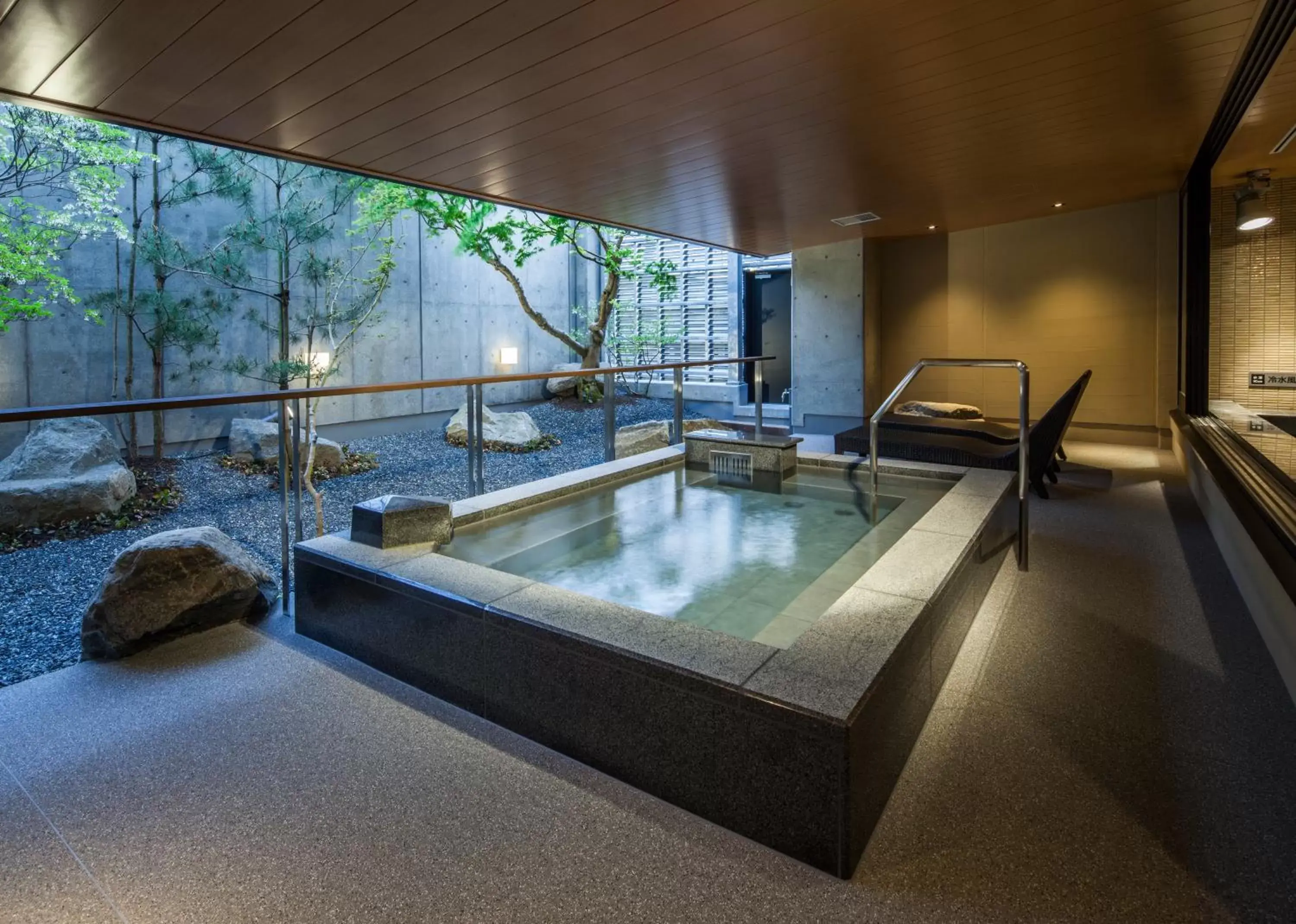 Open Air Bath, Swimming Pool in Fukui Manten Hotel Ekimae