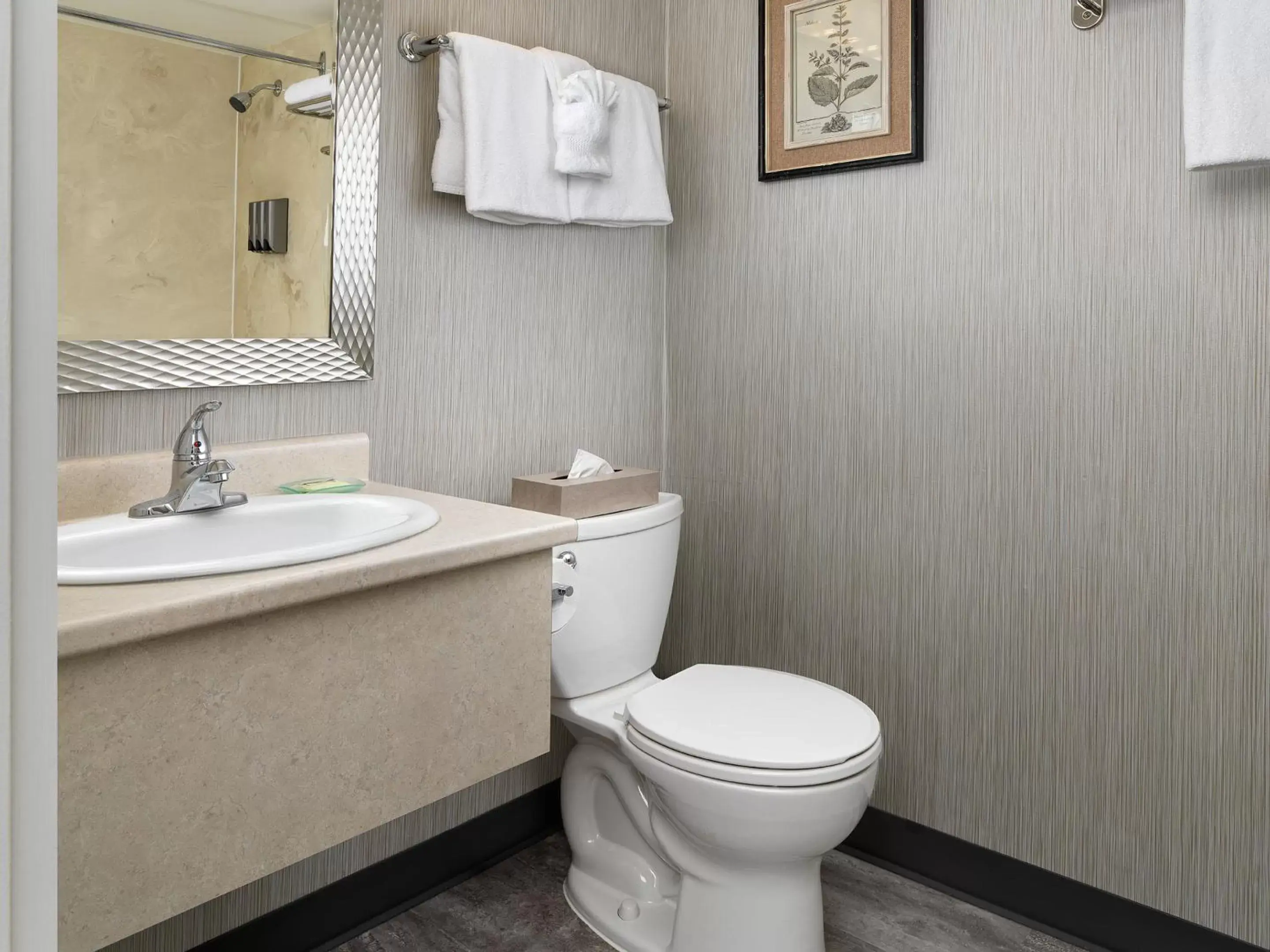 Bathroom in Huntingdon Manor Hotel