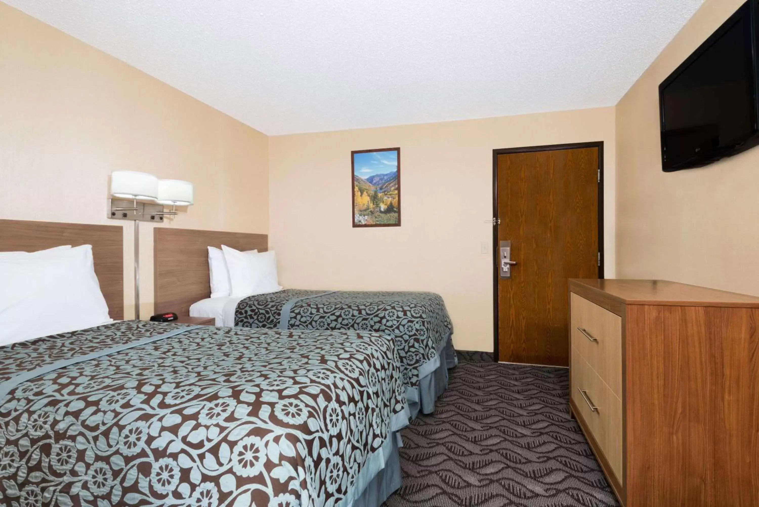 Photo of the whole room, Bed in Days Inn by Wyndham Carbondale