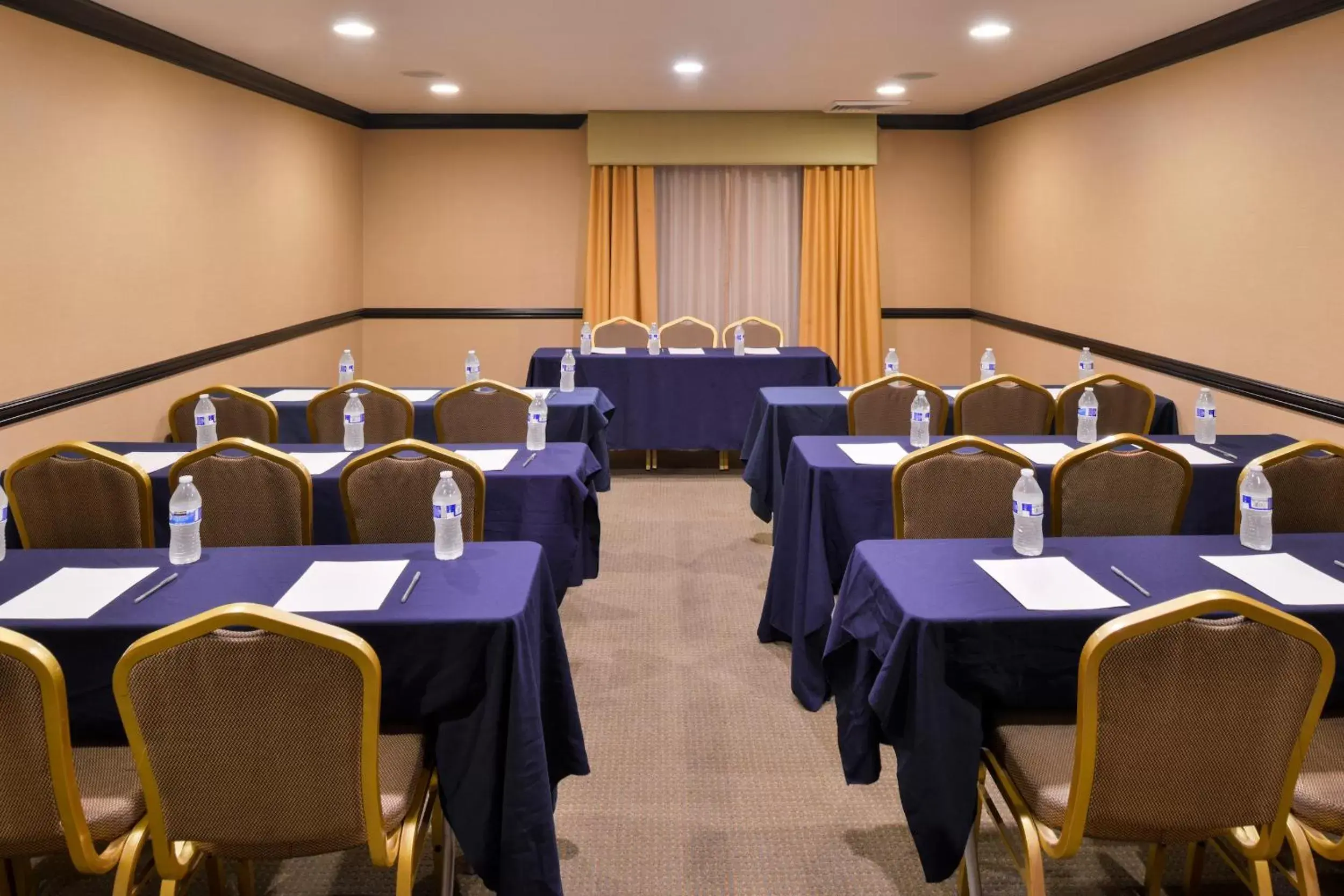 Meeting/conference room in Hotel Chino Hills