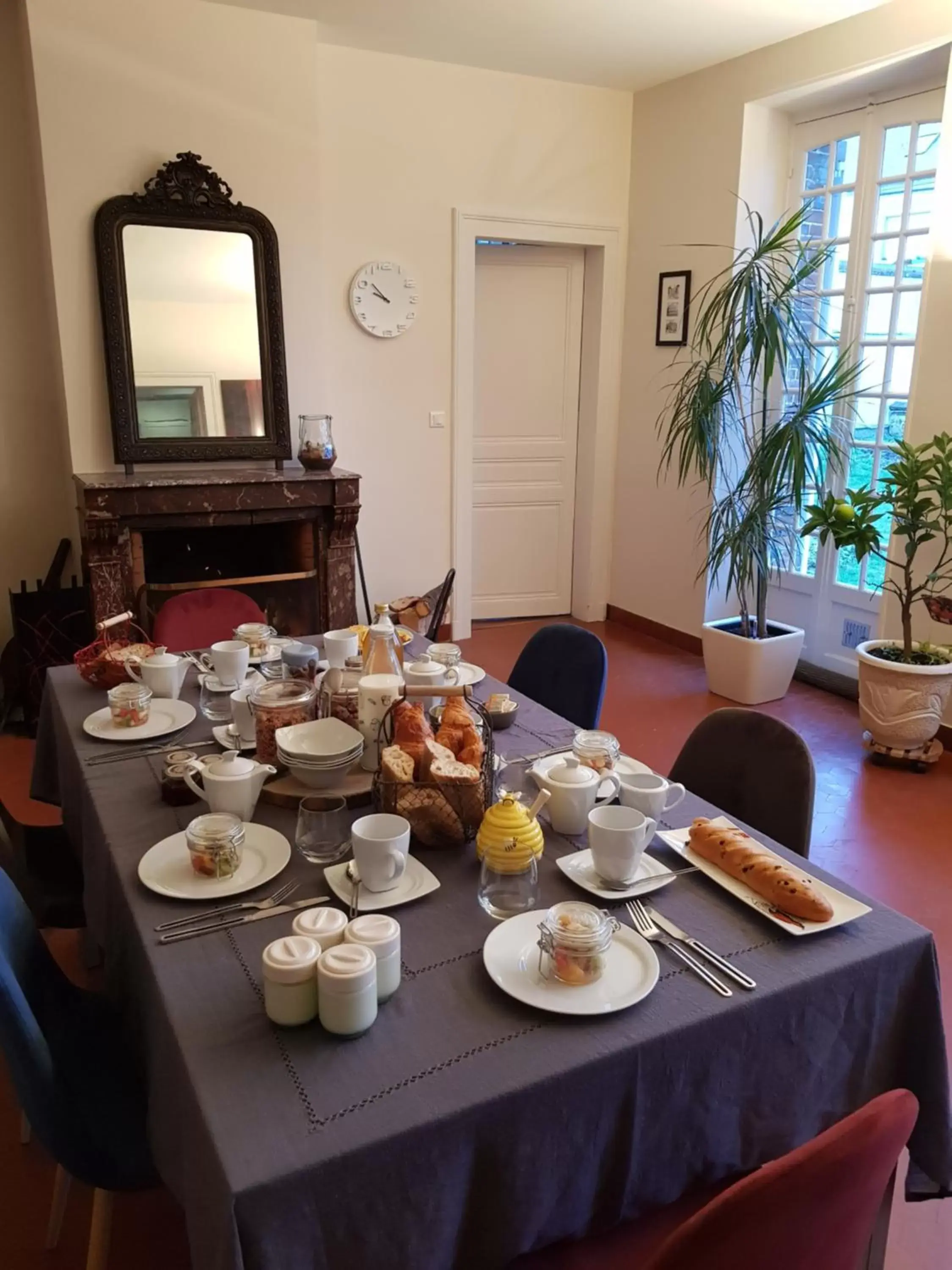 Continental breakfast, Restaurant/Places to Eat in L'havre de Saint Germain