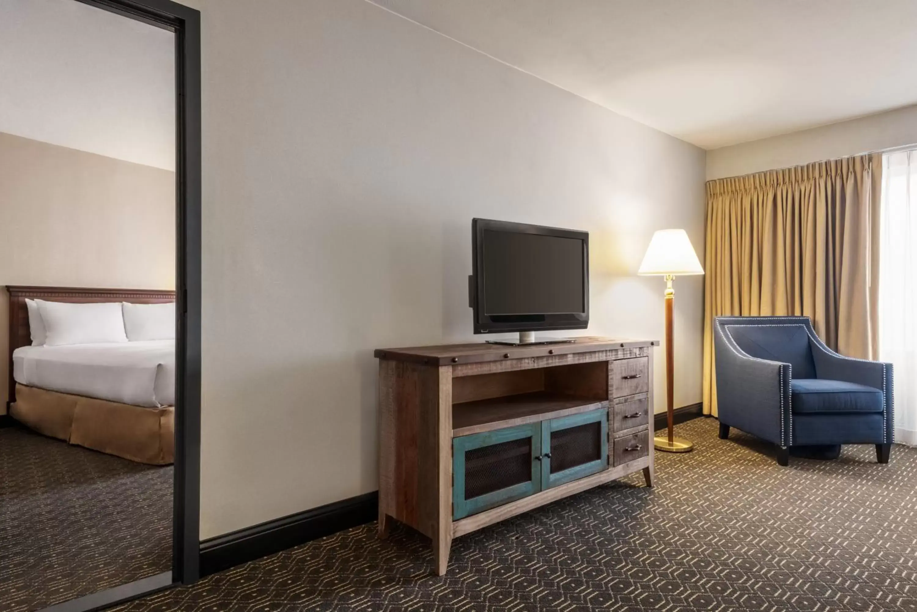 TV and multimedia, TV/Entertainment Center in Wyndham Springfield City Centre