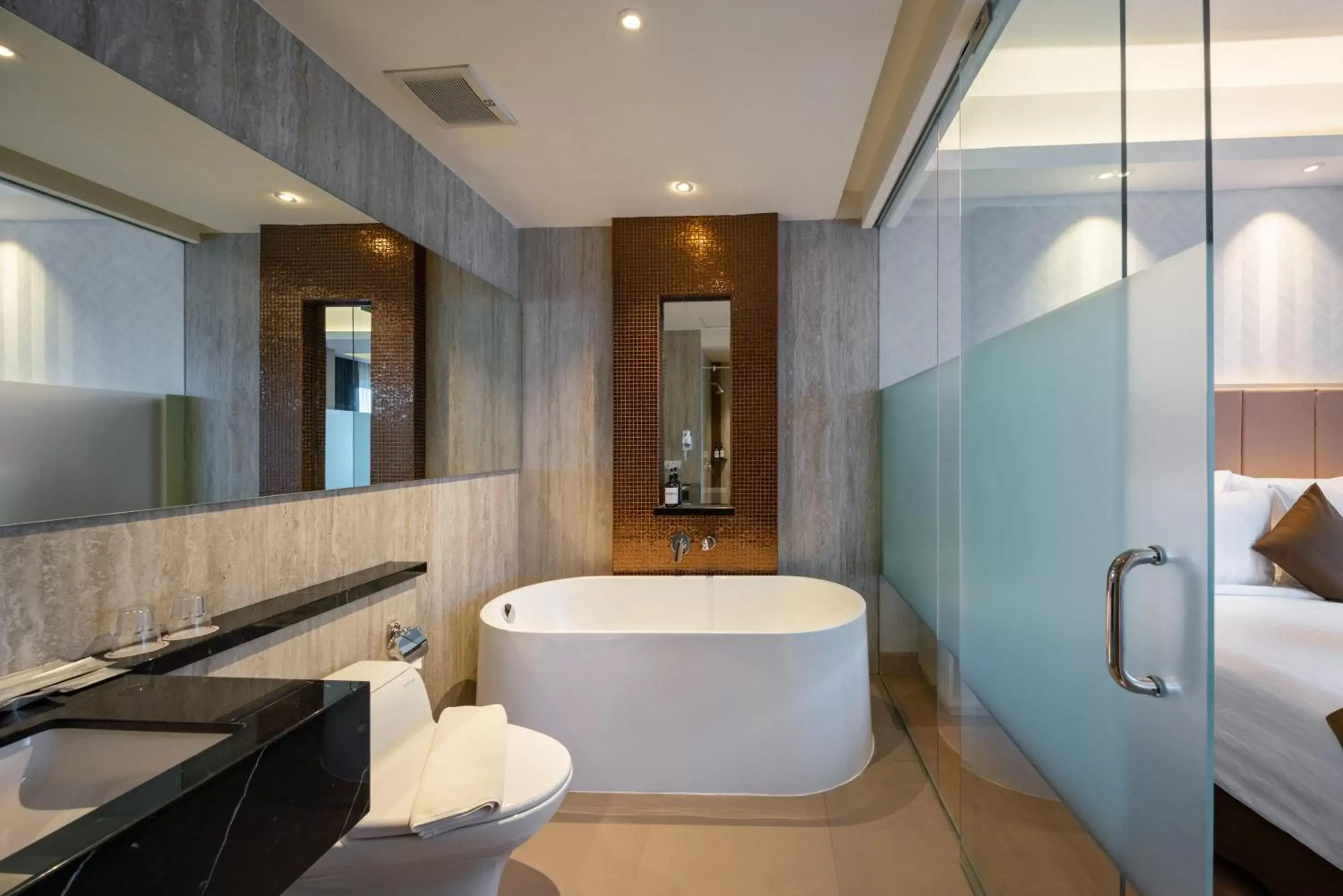 Bathroom in Luminor Hotel Airport Sidoarjo By WH , Best Choice and Strategic Location with a Rooftop area in Town Bathroom in Luminor Hotel Airport Sidoarjo By WH , Best Choice and Strategic Location with a Rooftop area in Town