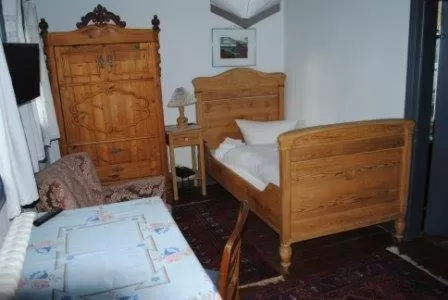 Photo of the whole room, Bed in Gästehaus Howe