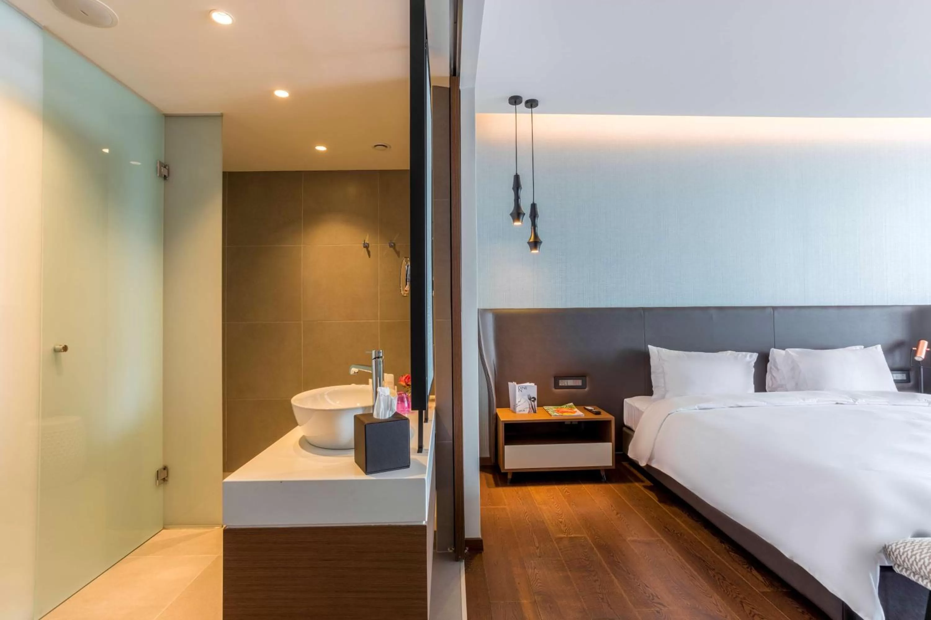 Coffee/tea facilities, Bed in Radisson Blu Hotel, Larnaca