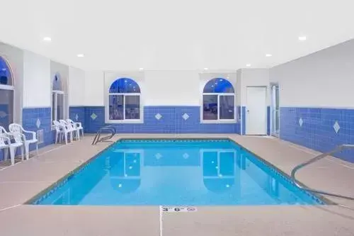 Swimming Pool in Horizon Hotel