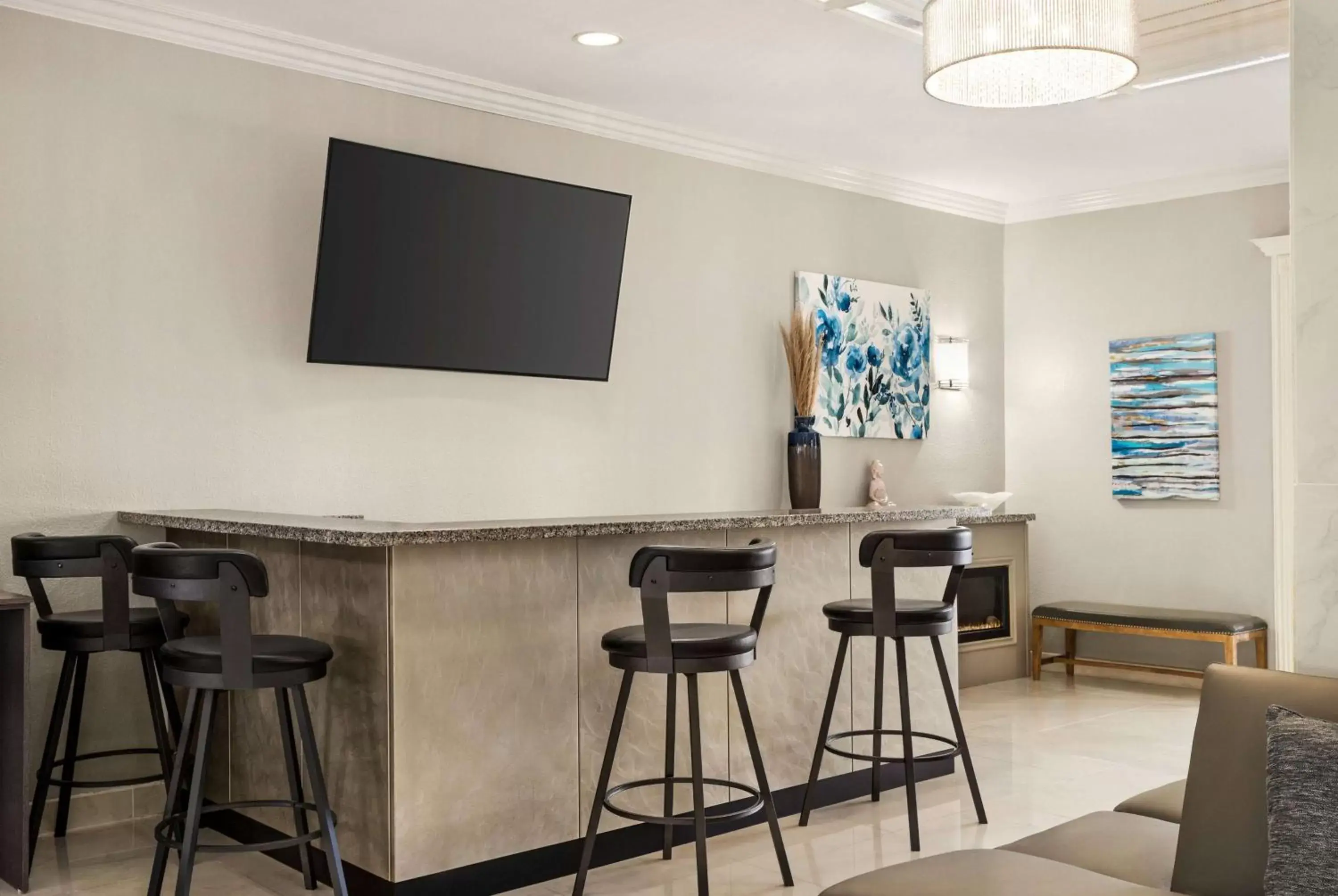Lobby or reception, TV/Entertainment Center in La Quinta by Wyndham Brownsville North