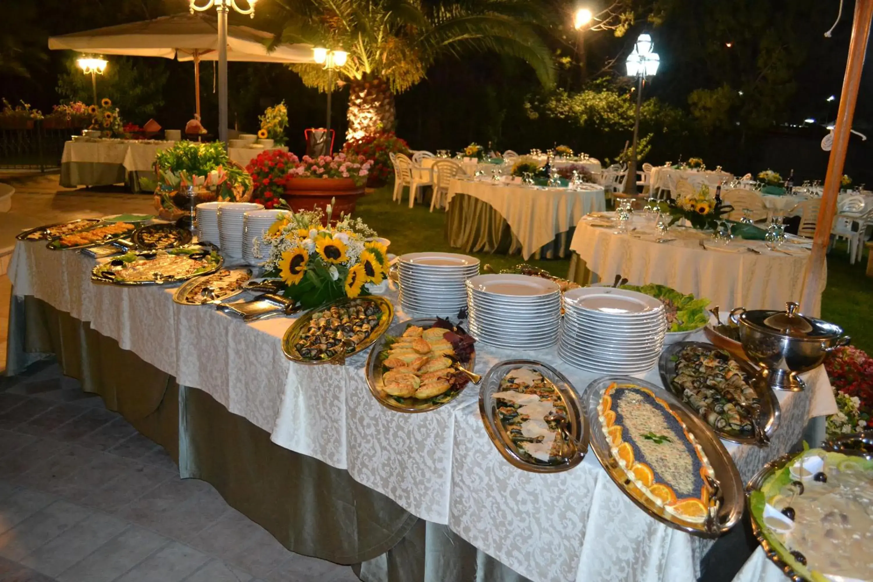 Breakfast, Banquet Facilities in La Villa dei Gourmets - Struttura Sanificata