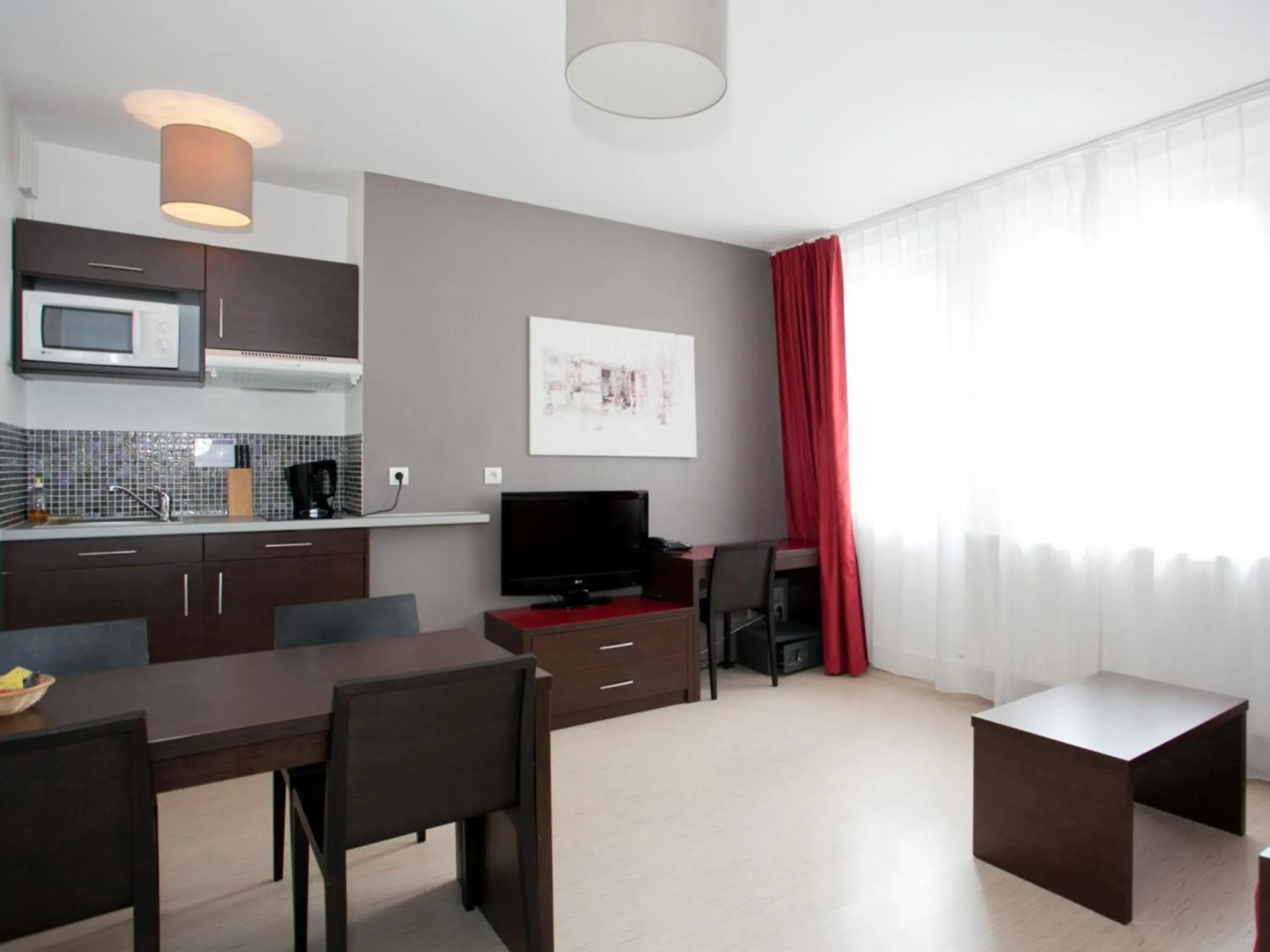 Kitchen or kitchenette, Dining Area in Residhotel Lille Vauban