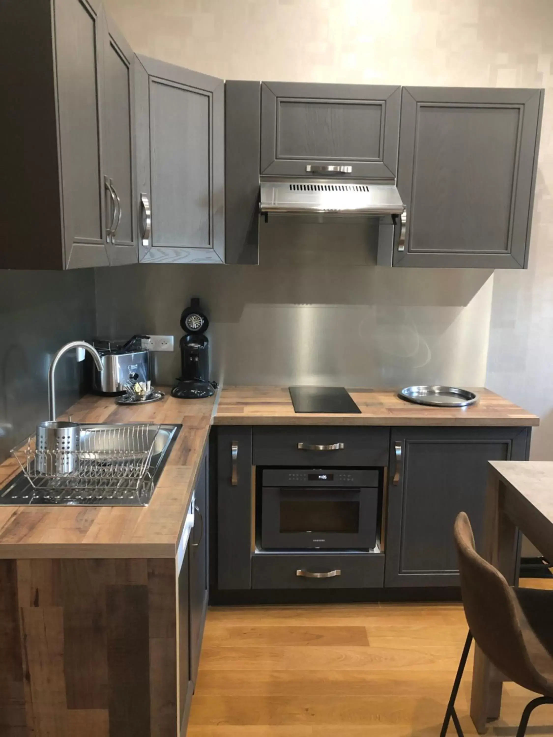 One-Bedroom Apartment in Hôtel & Appartements Le Florence One-Bedroom Apartment in Hôtel & Appartements Le Florence