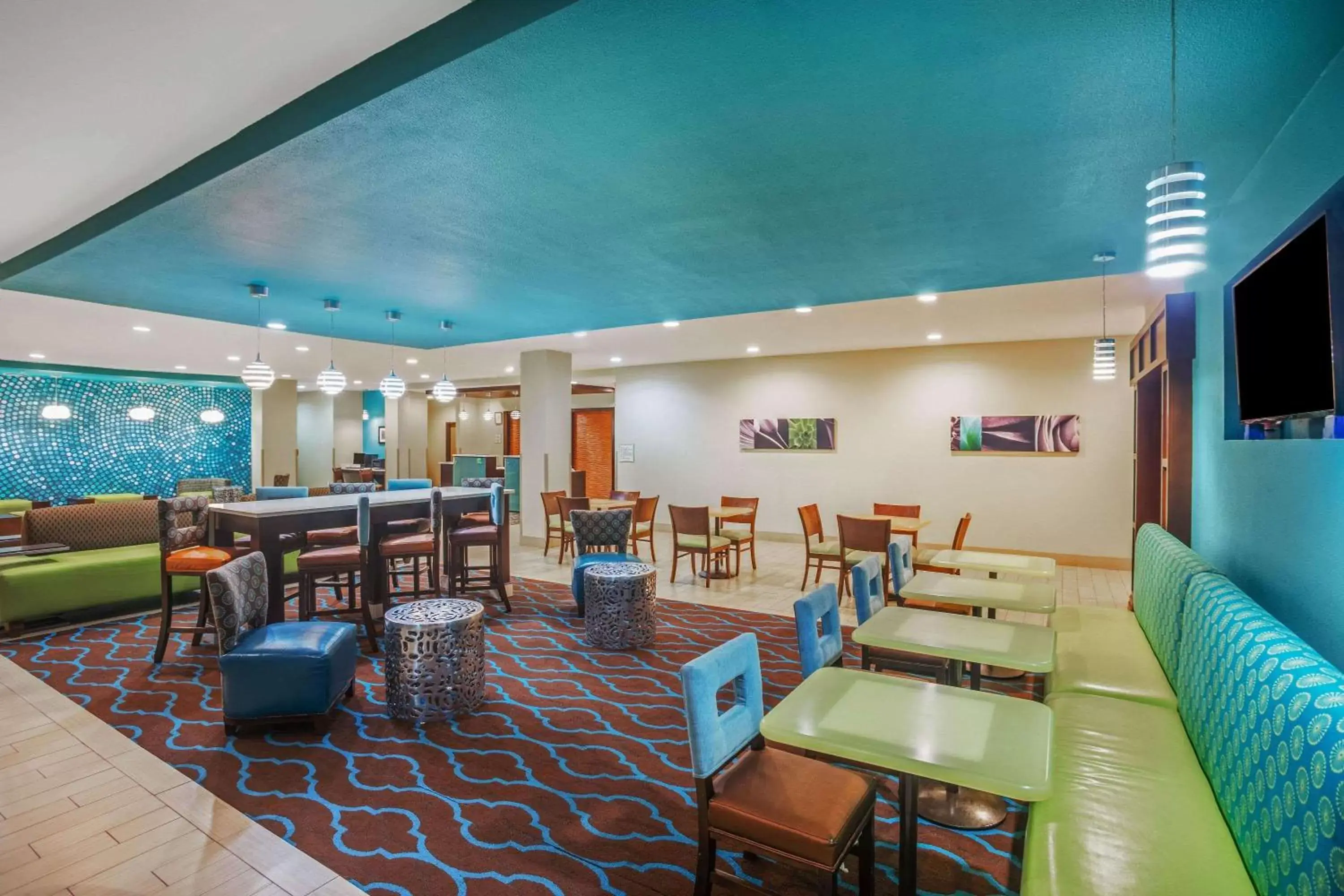Lobby or reception, Restaurant/Places to Eat in La Quinta Inn & Suites by Wyndham Beeville