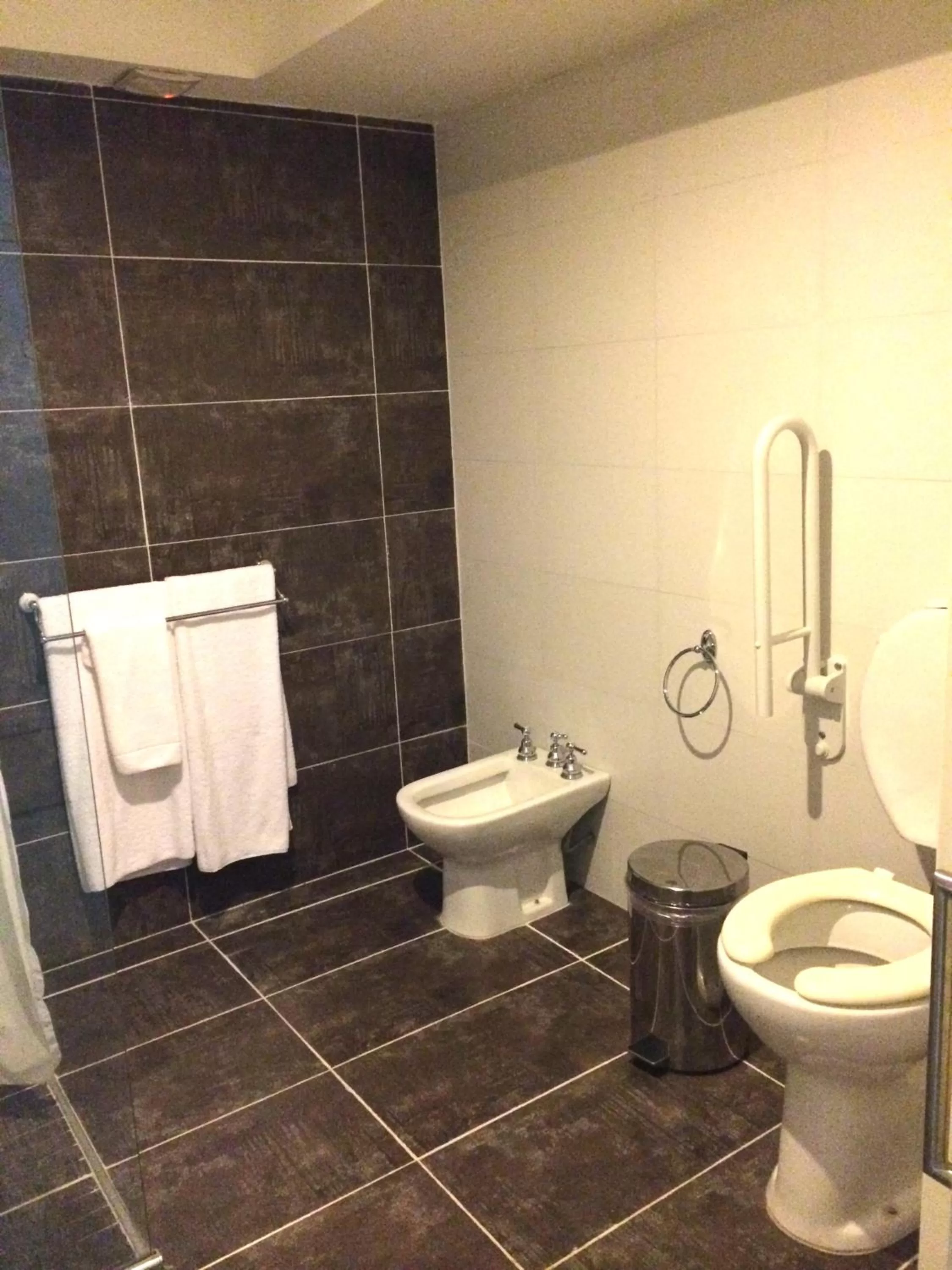 Bathroom in Be Hollywood!