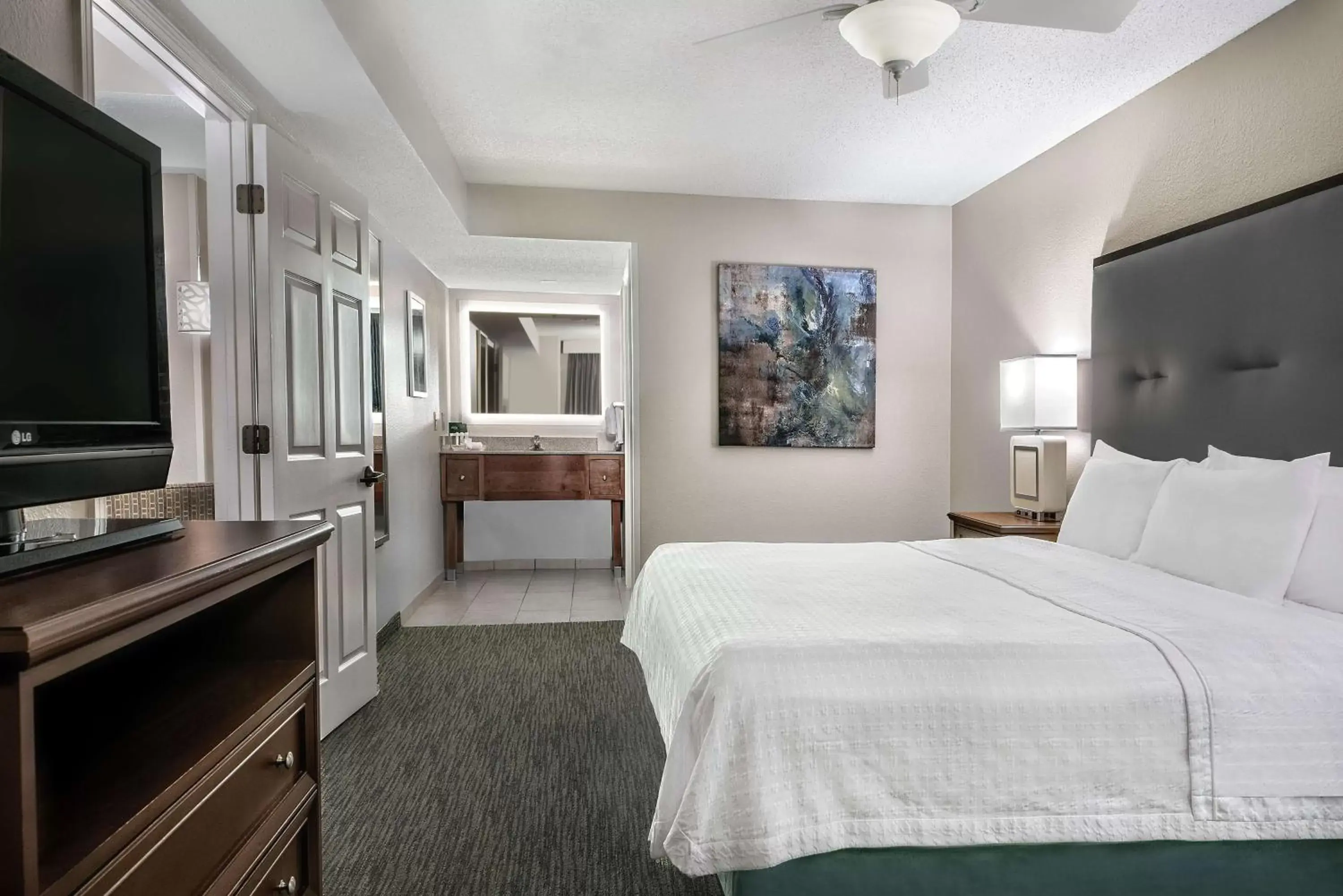 Bed, TV/Entertainment Center in Homewood Suites by Hilton Houston-Clear Lake