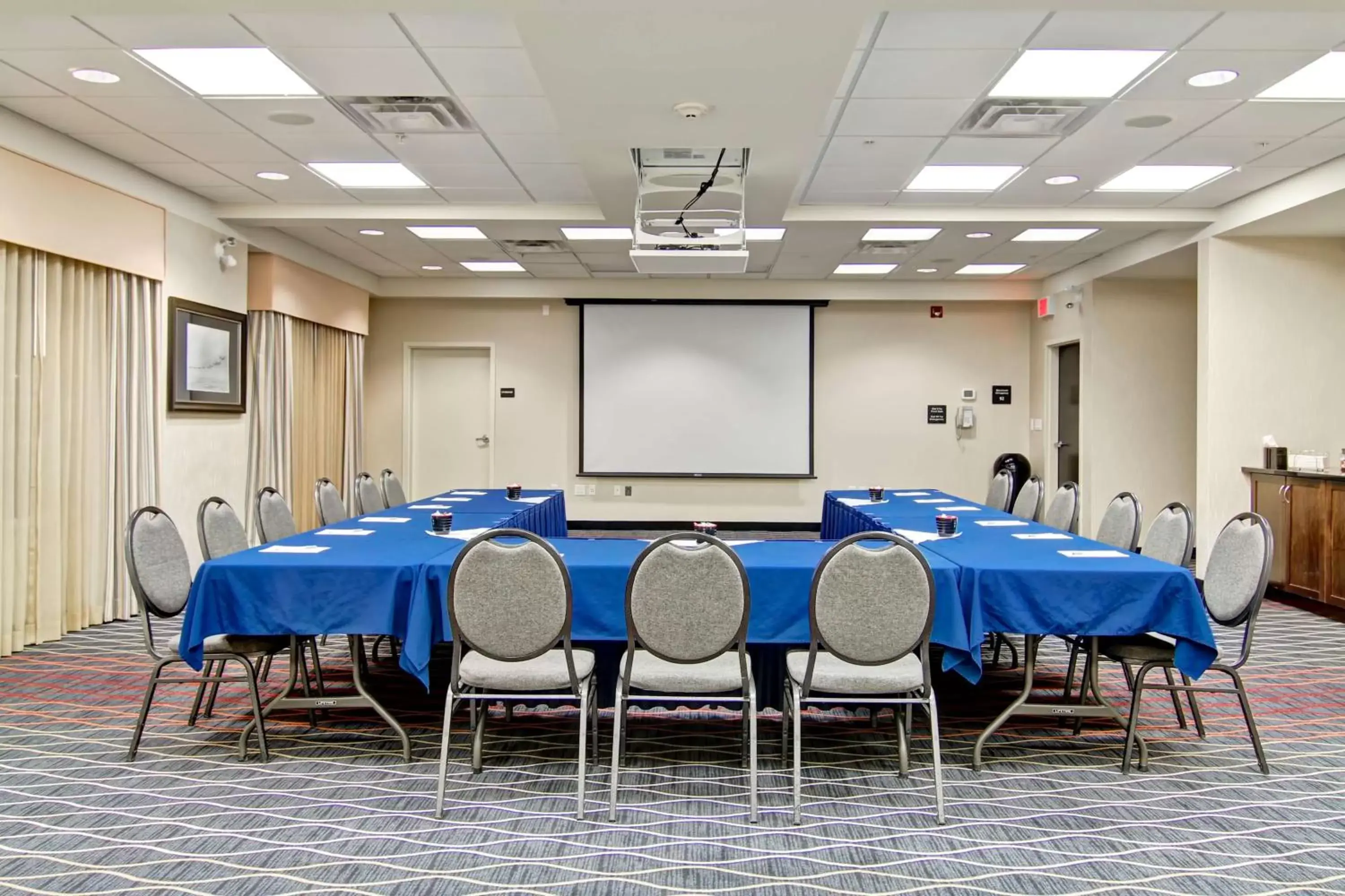 Meeting/conference room in Hampton Inn & Suites Red Deer