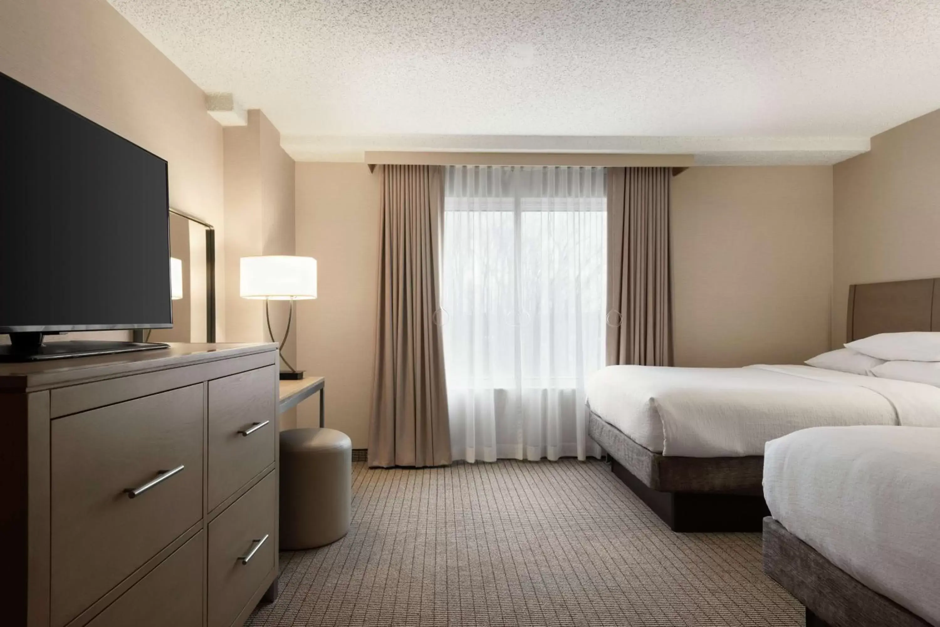 Bedroom, Bed in Embassy Suites by Hilton Cleveland Rockside