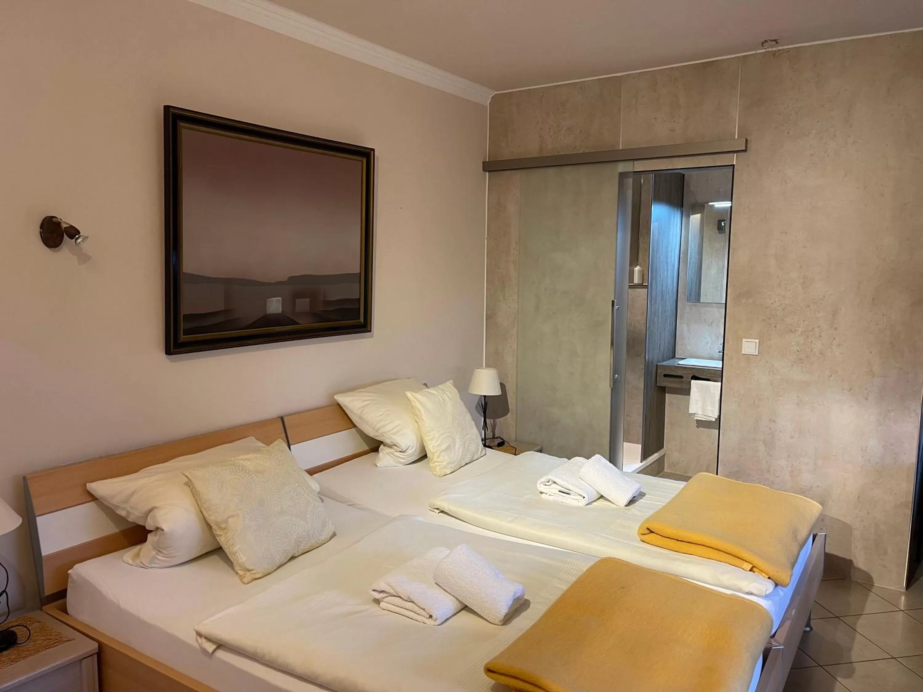 Bedroom, Bed in Hotel Gambrinus Arnsberg