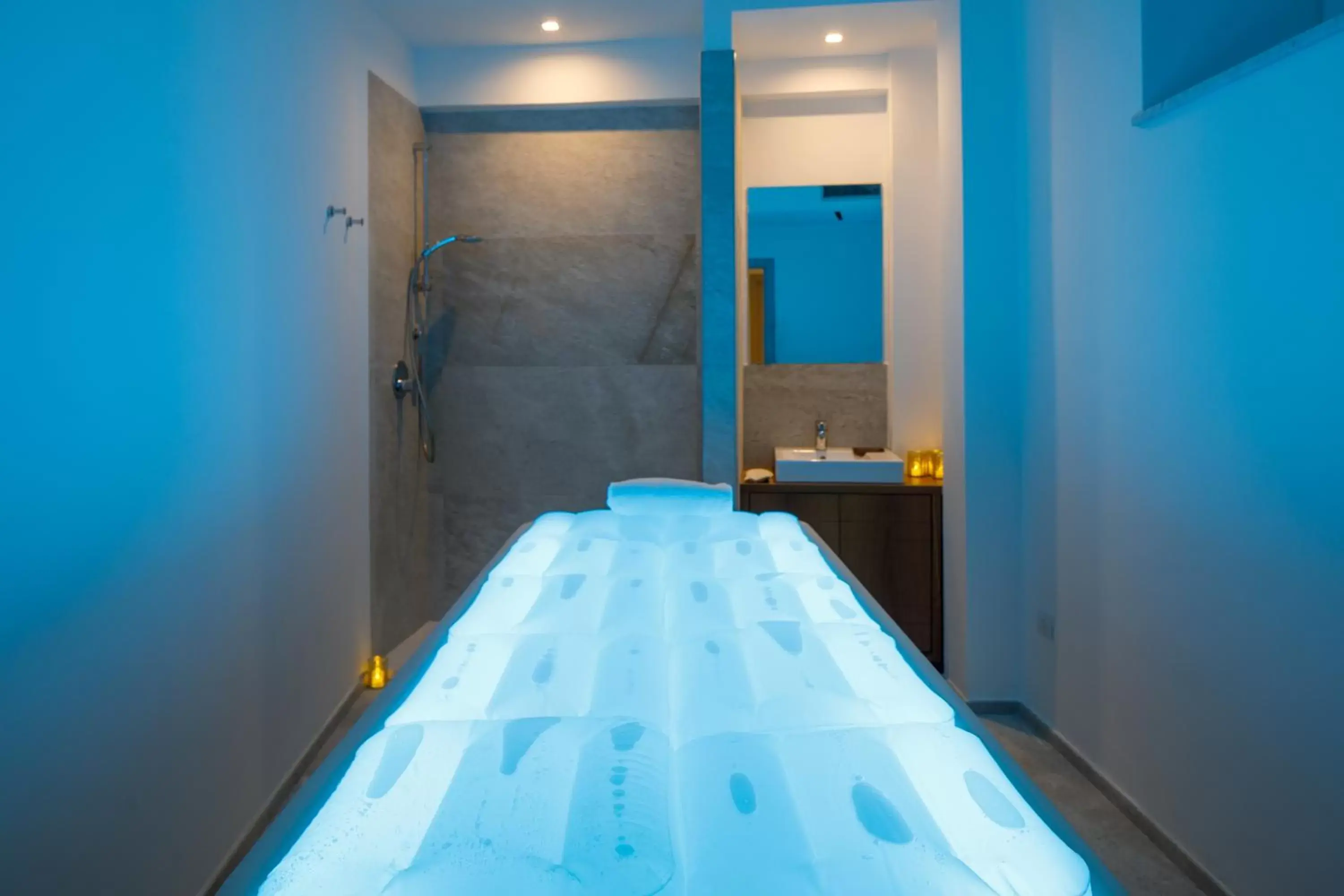Massage, Bathroom in Villa Fiorella Art Hotel