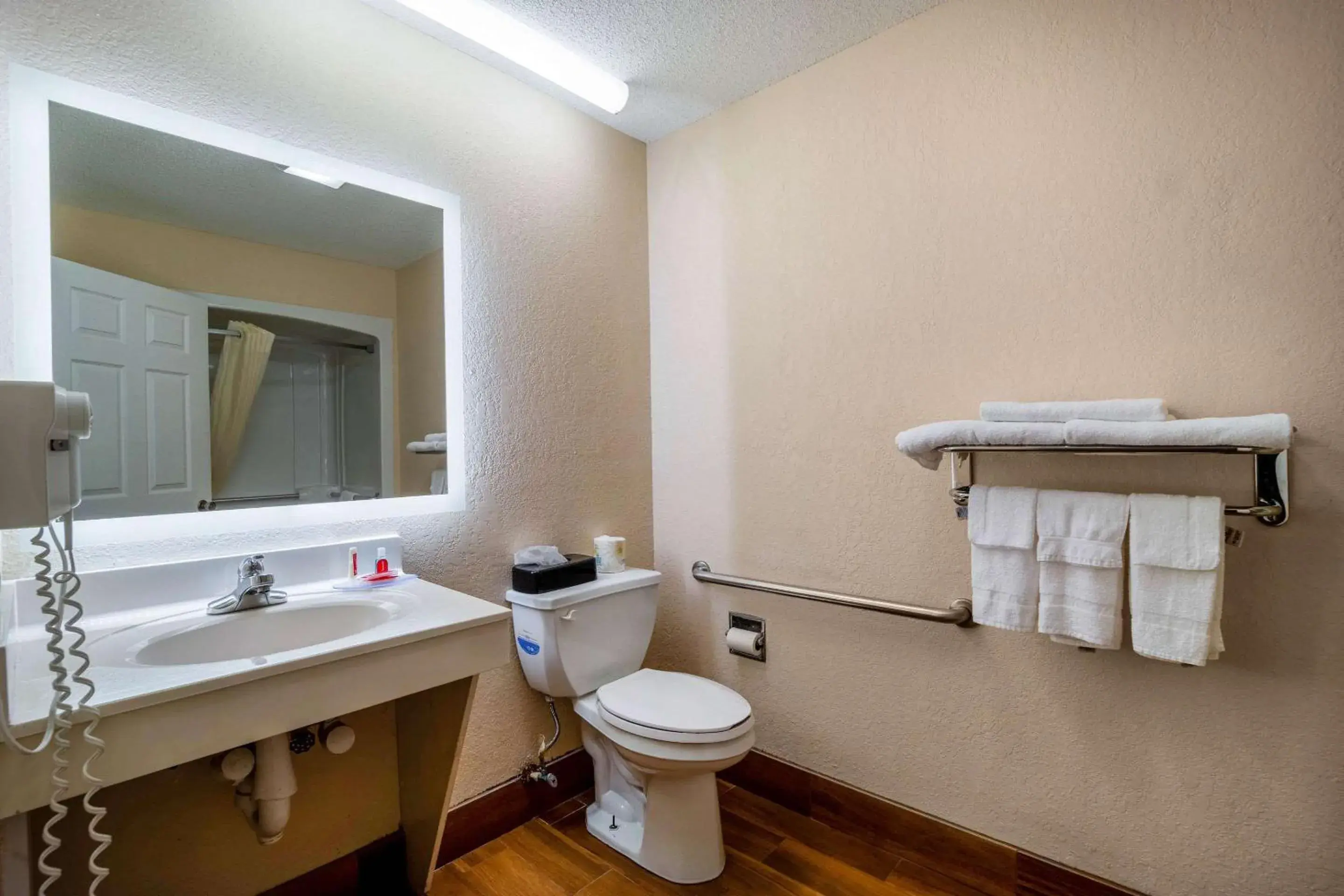 Photo of the whole room, Bathroom in Econo Lodge Inn & Suites Cayce