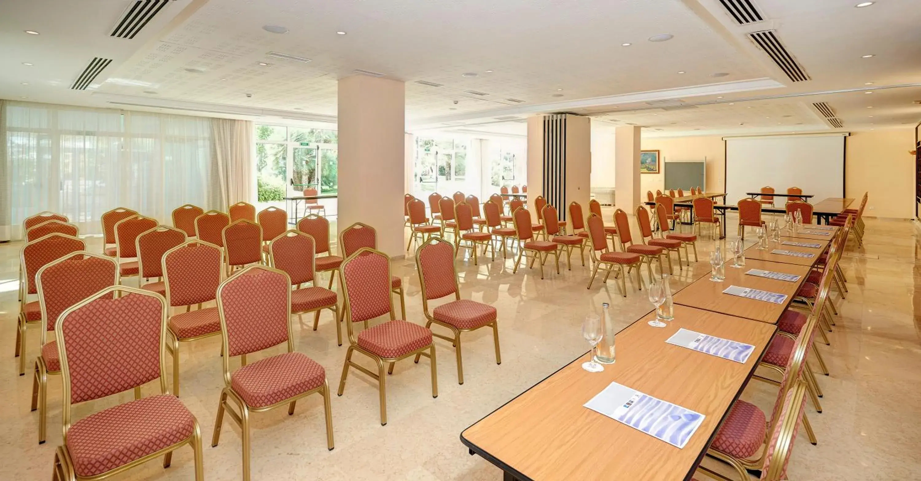 Meeting/conference room, Restaurant/Places to Eat in Hipotels Eurotel Punta Rotja Spa-Golf