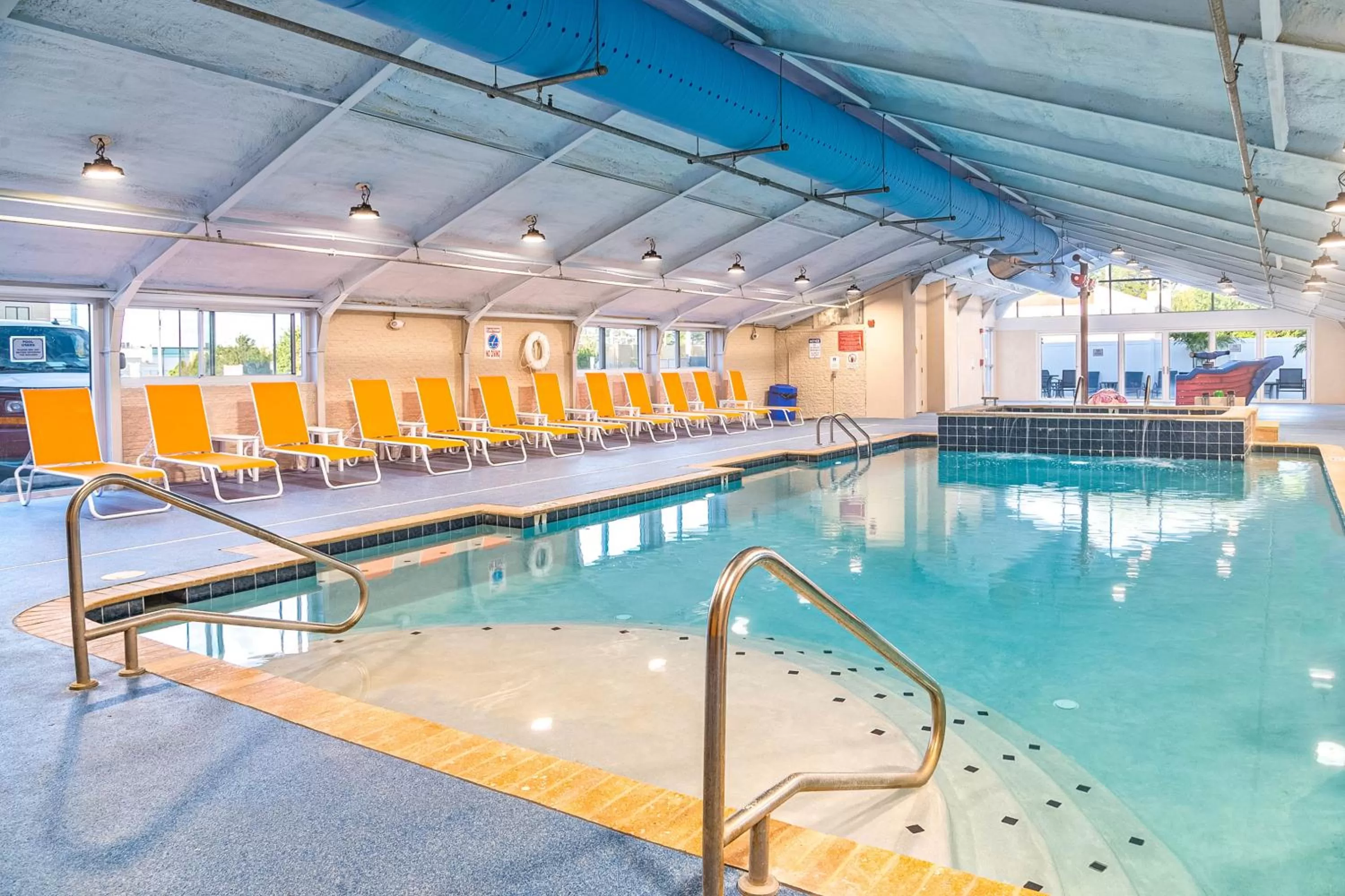 Swimming pool in Fenwick Inn