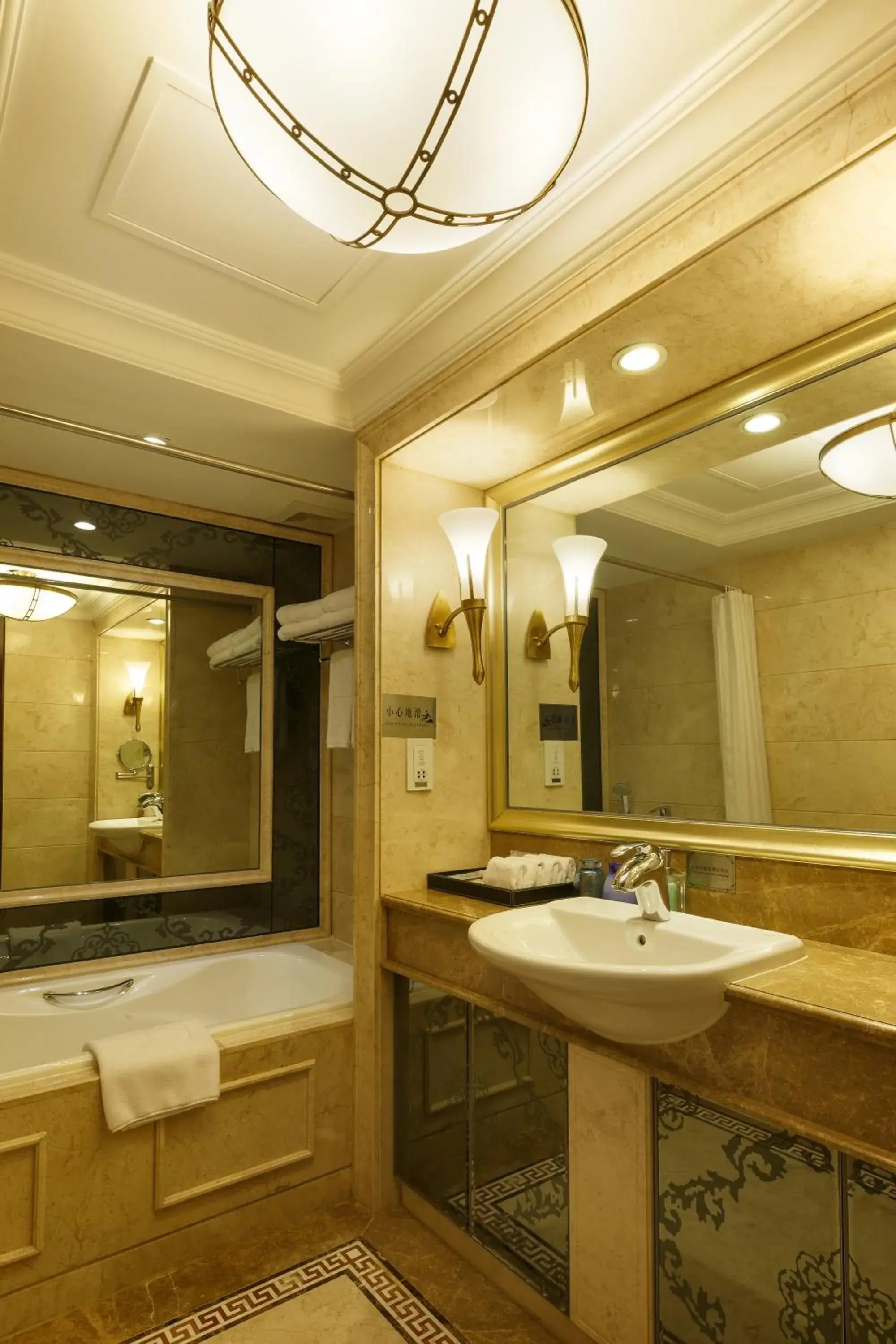 Bathroom in Grand Palace Hotel（Grand Hotel Management Group）