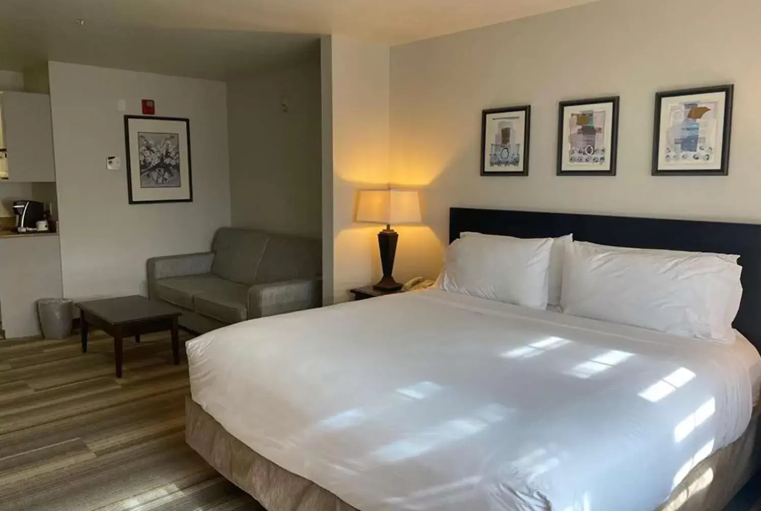 Bedroom, Bed in Hotel Marguerite Anaheim - Garden Grove, Trademark Collection