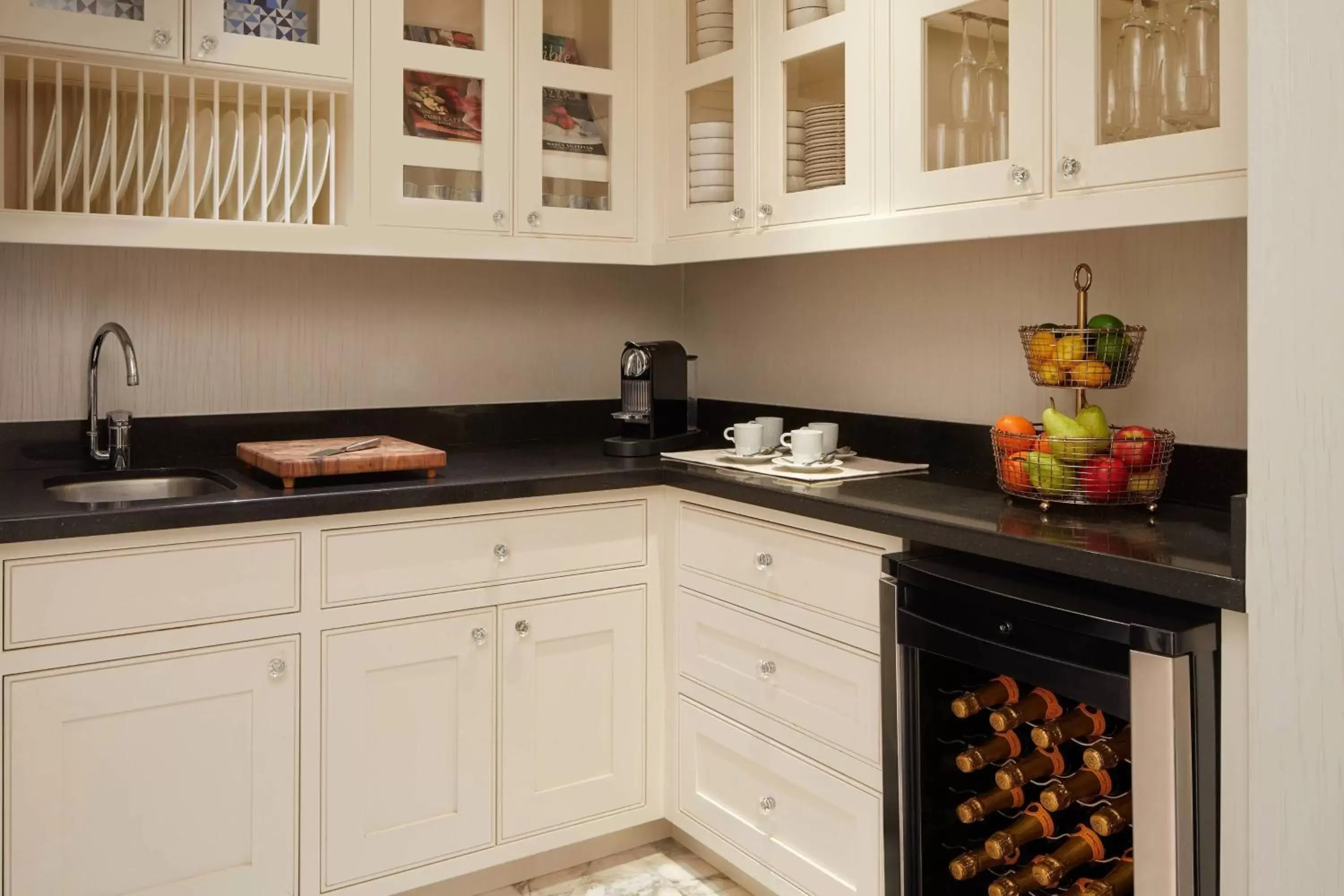 Bedroom, Kitchen/Kitchenette in The Ritz-Carlton, San Francisco