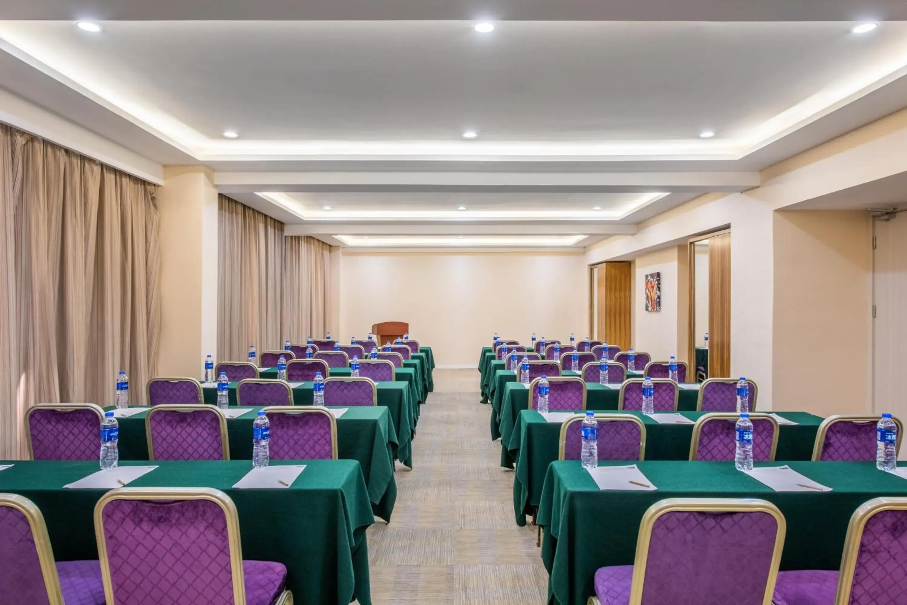 Meeting/conference room in Holiday Inn Express Hefei South, an IHG Hotel
