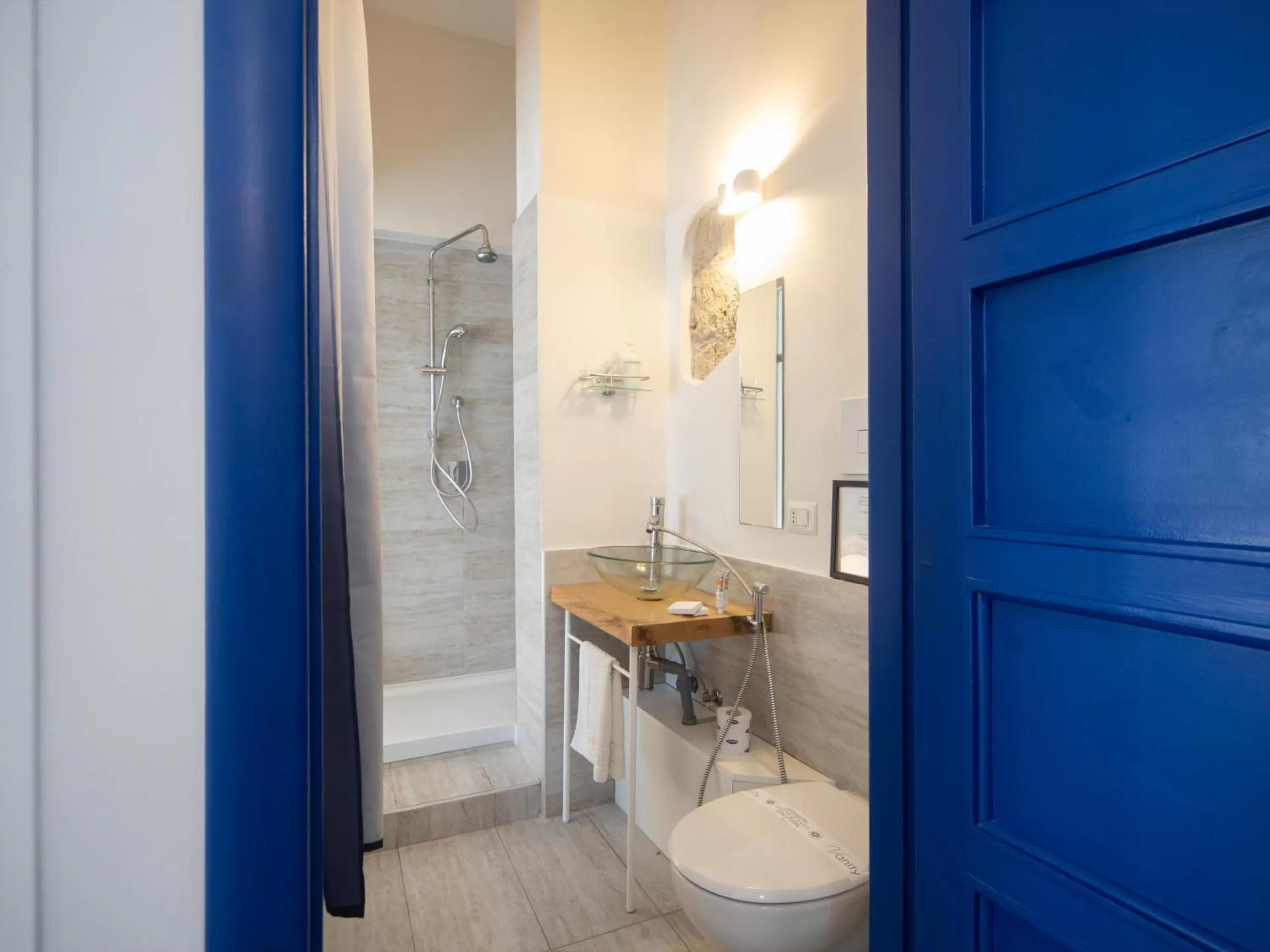 Shower in Salotto Borbonico