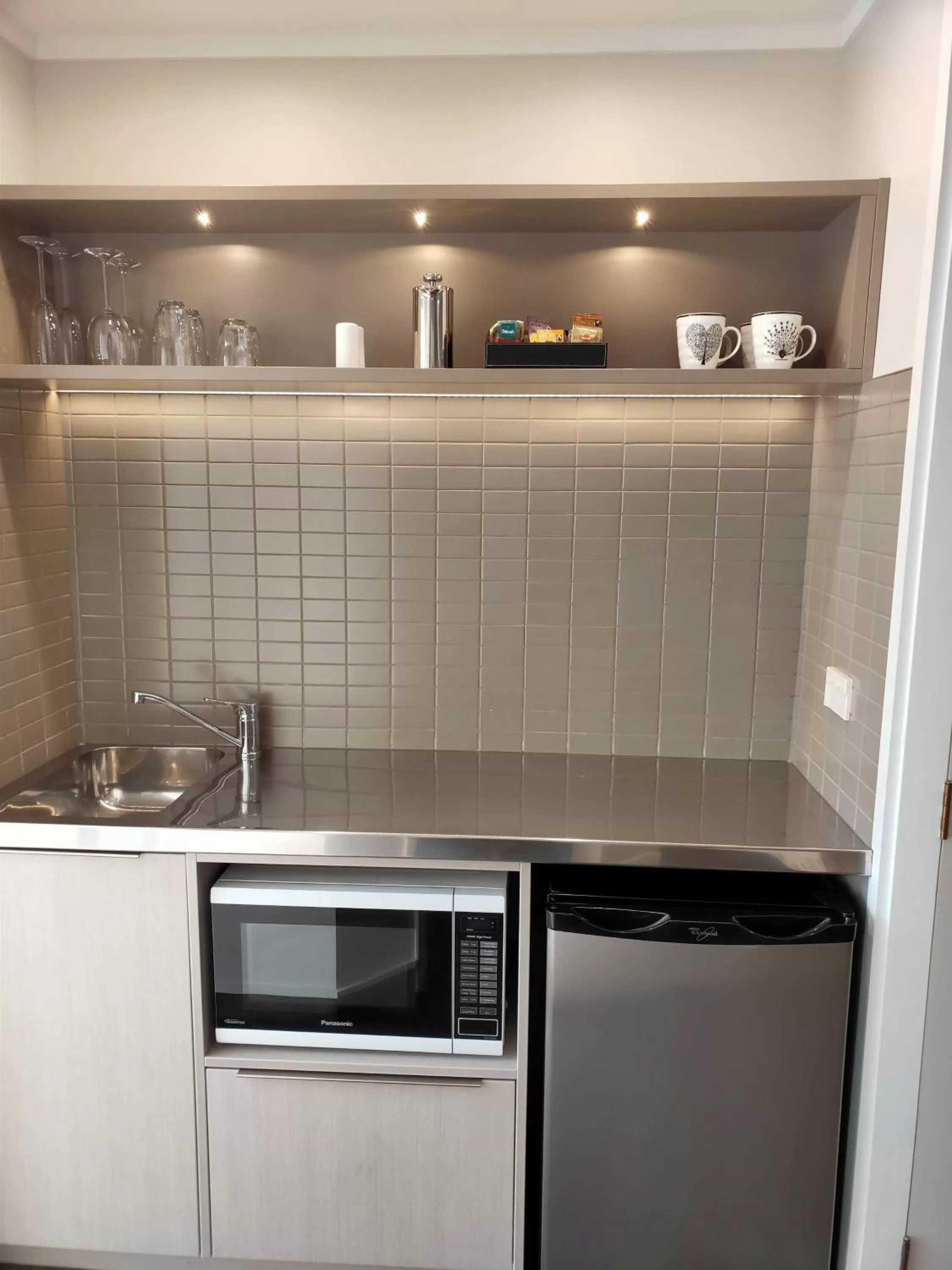 Kitchen or kitchenette in ASURE Destiny on Fitzherbert Motel