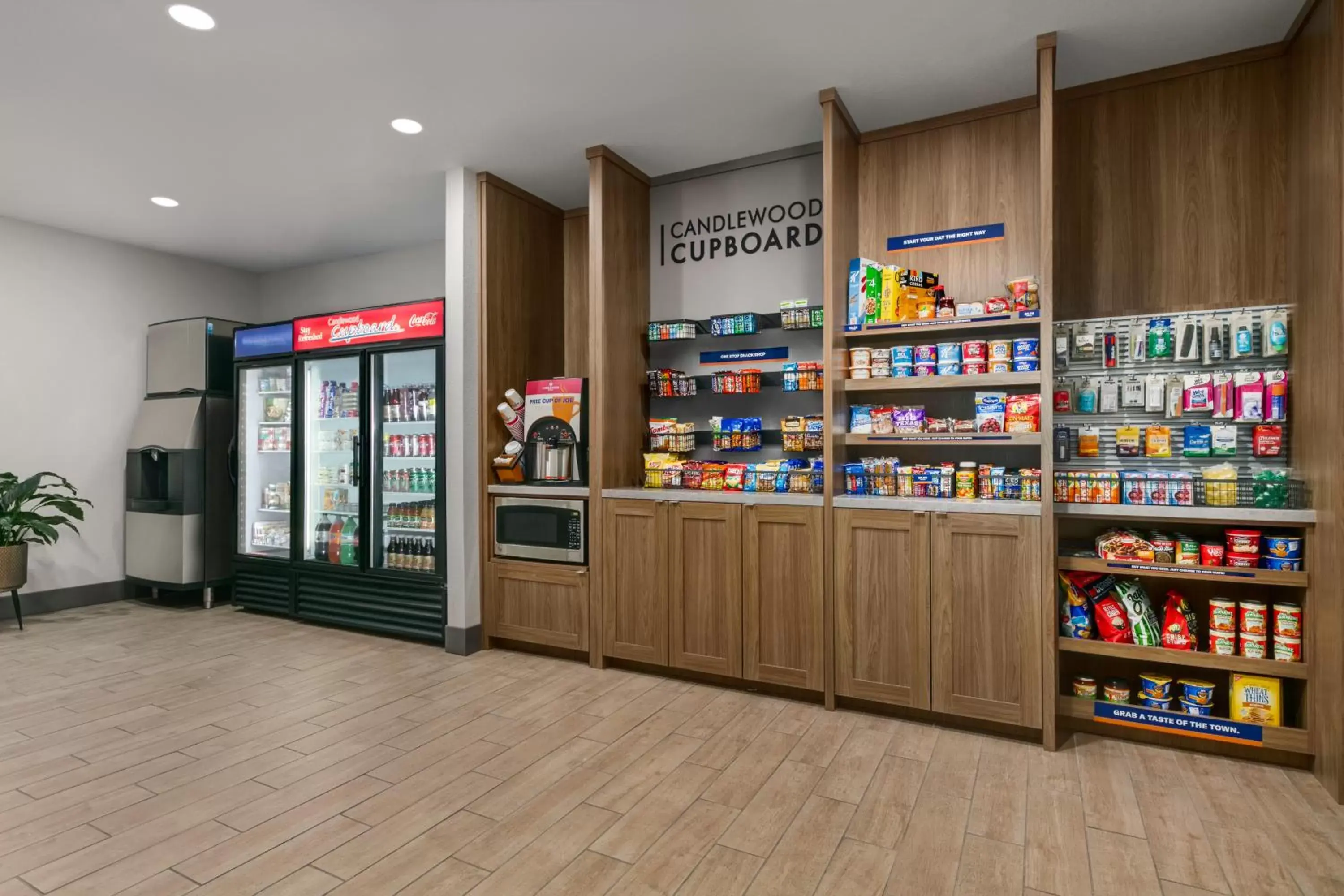 Supermarket/grocery shop, Supermarket/Shops in Candlewood Suites Kansas City Northeast, an IHG Hotel